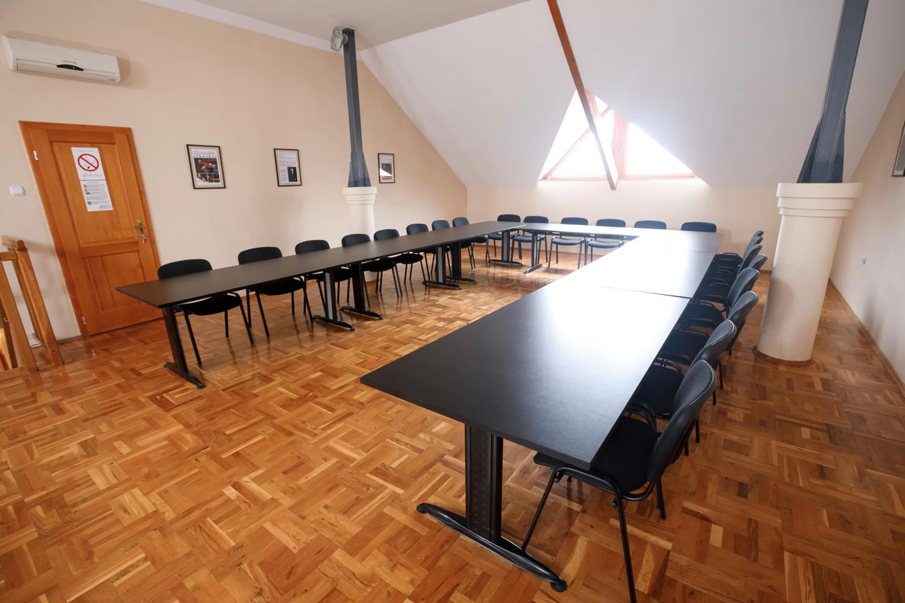 Meeting/conference room in Art Garni Hotel