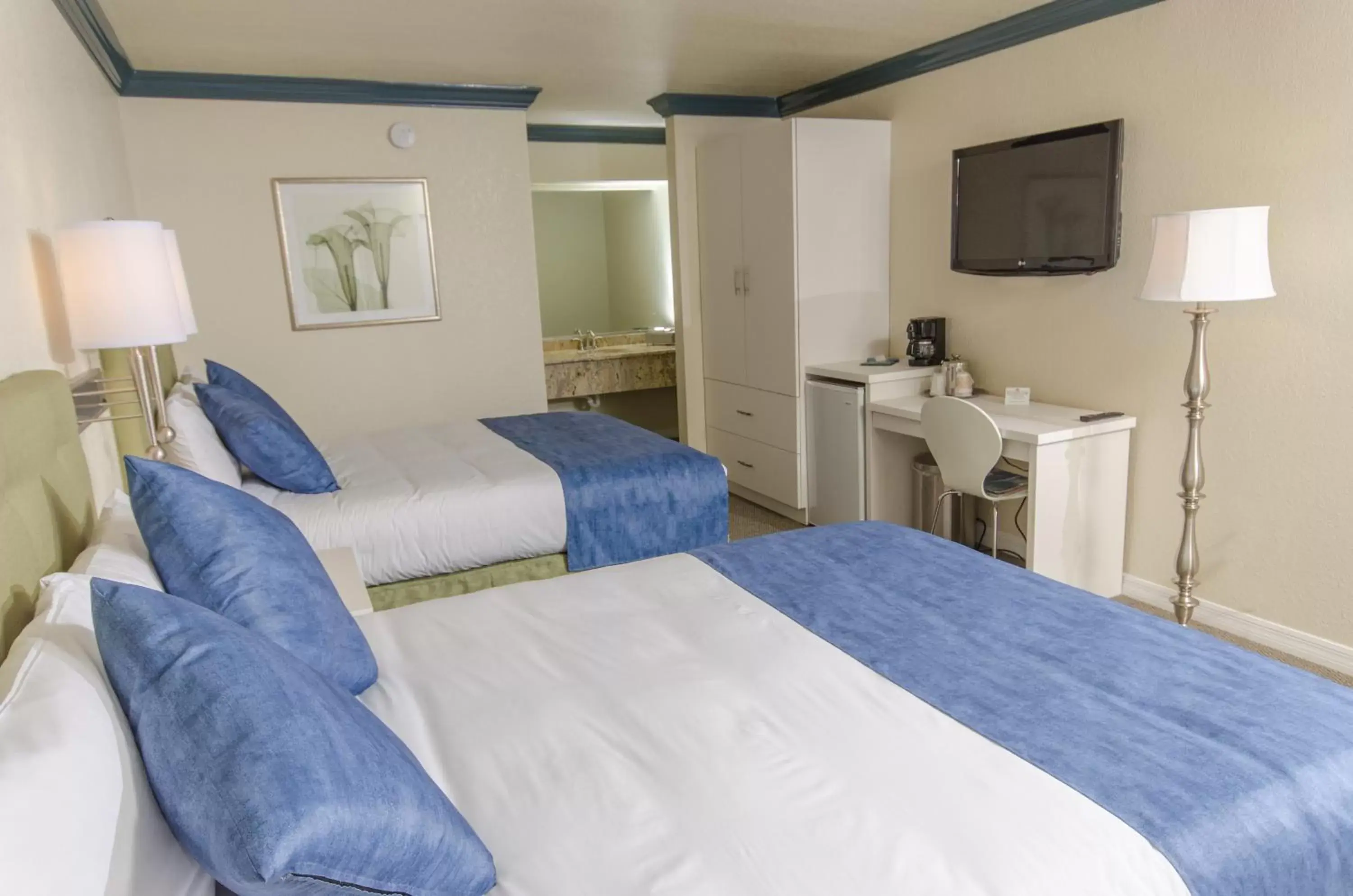 Queen Room in Quality Inn Clermont West Kissimmee