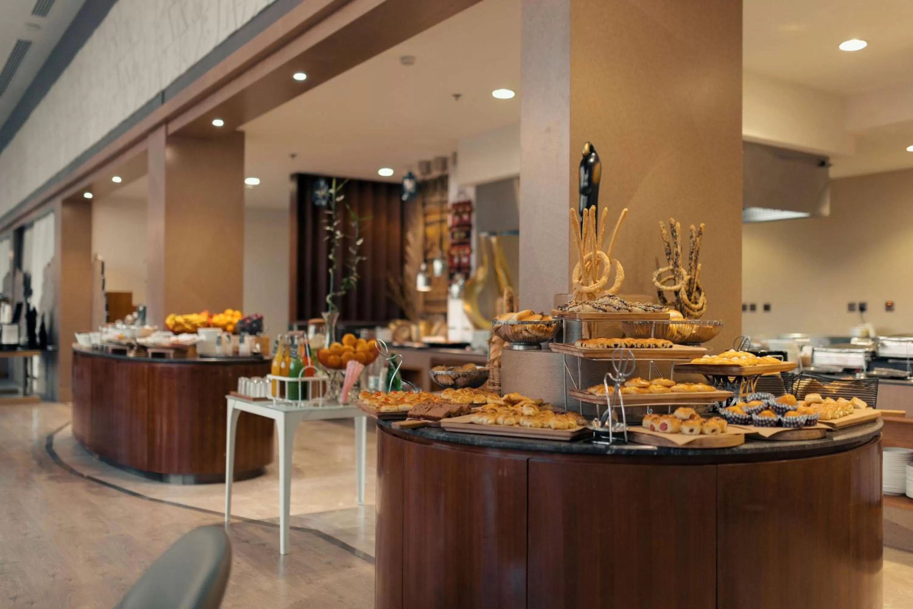 Restaurant/places to eat in Radisson Blu Hotel, Buraidah