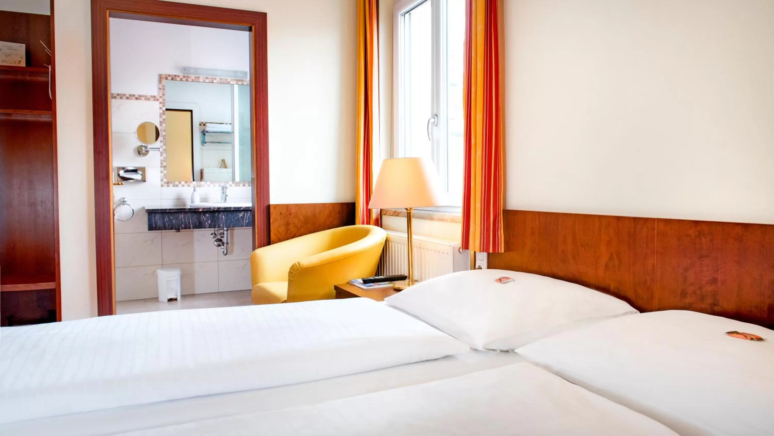 Photo of the whole room, Bed in Der Kaiserhof Ried