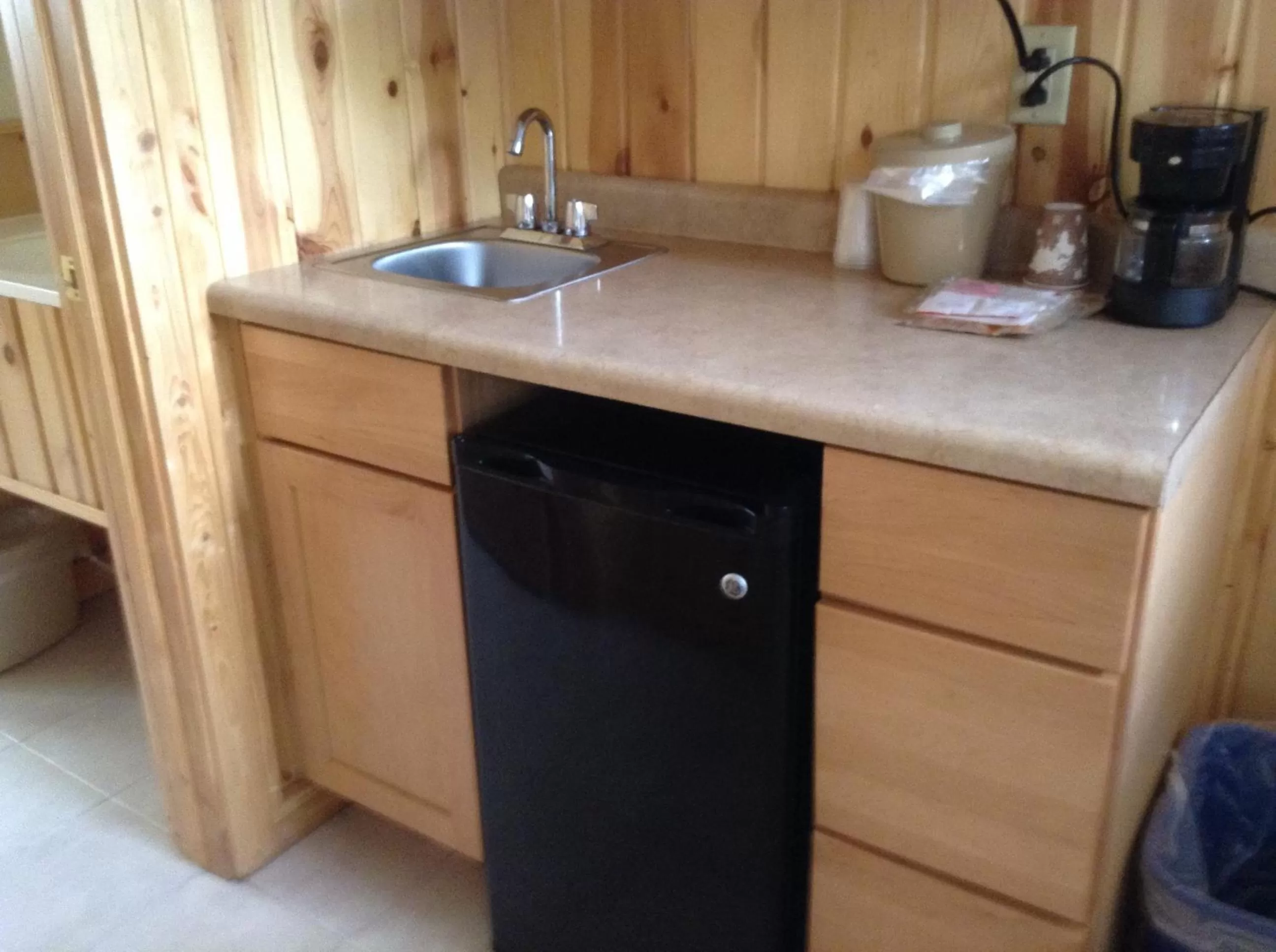 Kitchen or kitchenette, Kitchen/Kitchenette in Willard Munger Inn