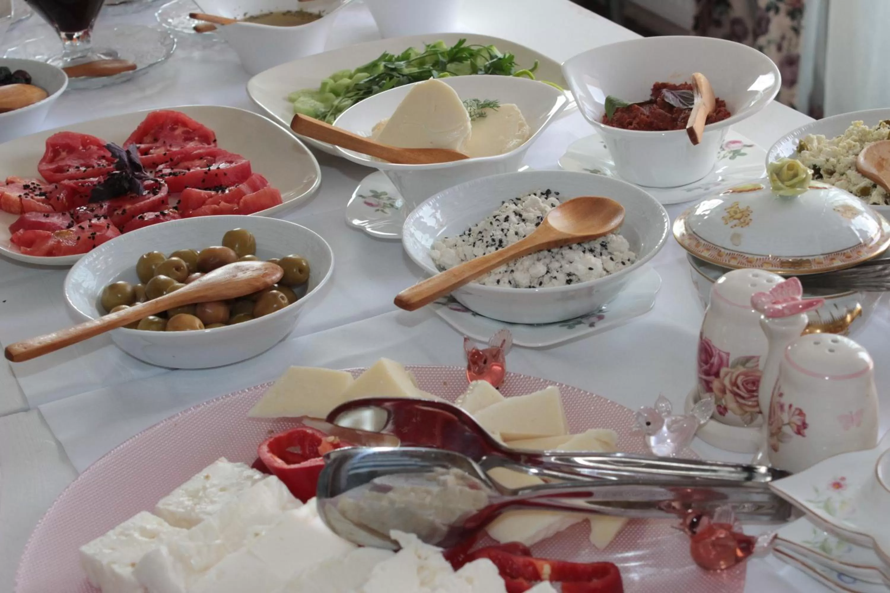 Buffet breakfast in Ede Apart Otel