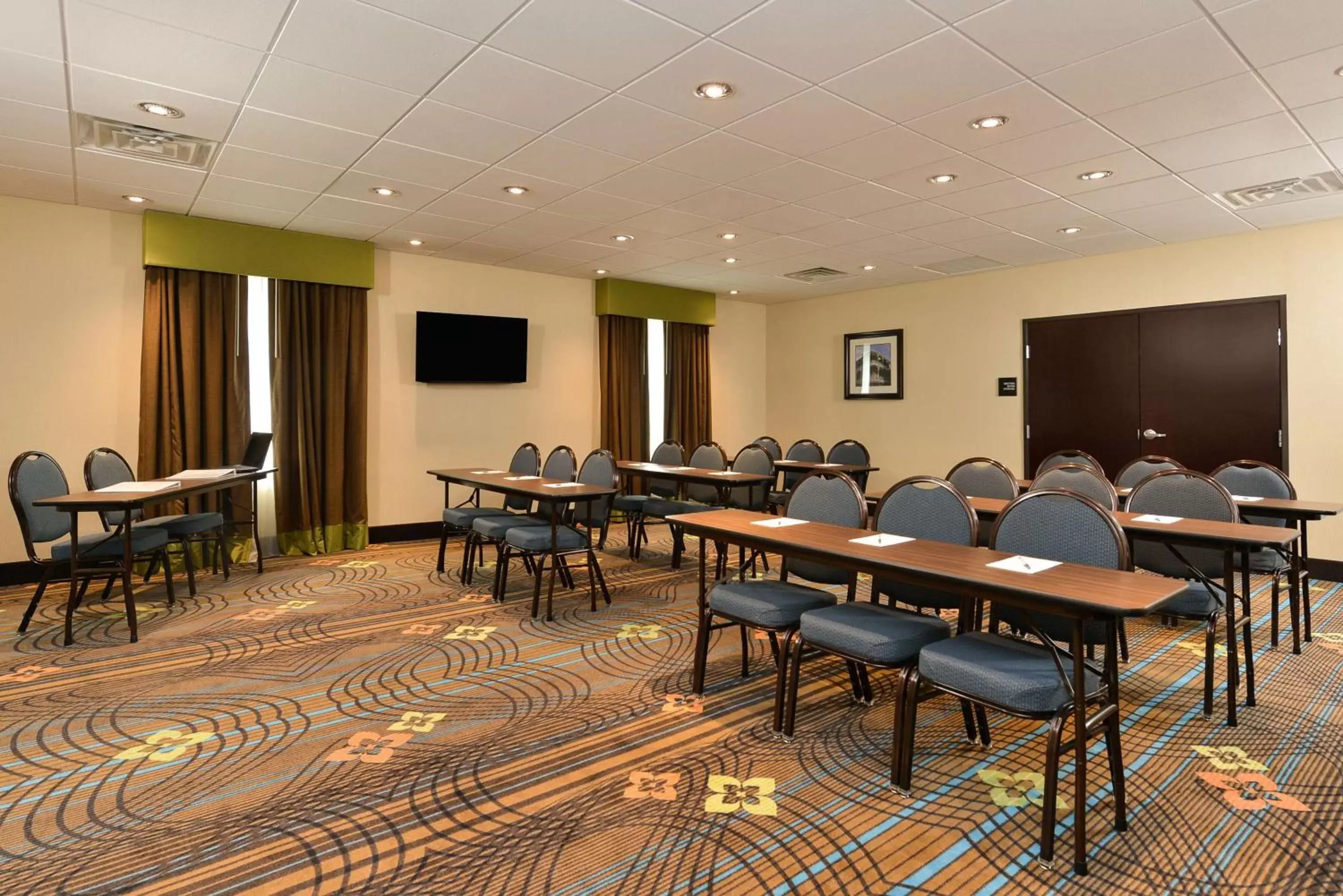 Meeting/conference room in Hampton Inn & Suites Harvey