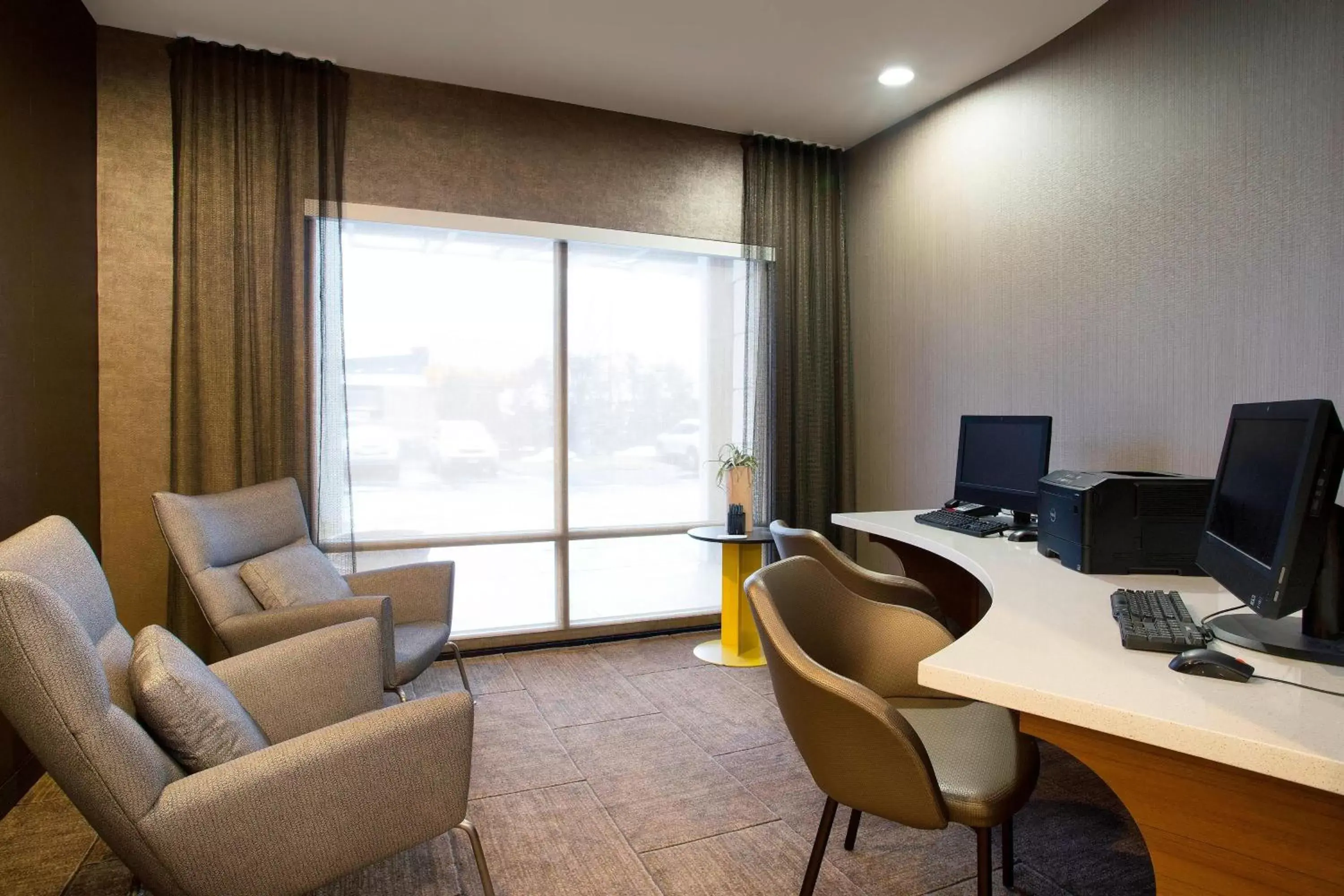 Business facilities, Seating Area in SpringHill Suites Hartford Airport/Windsor Locks