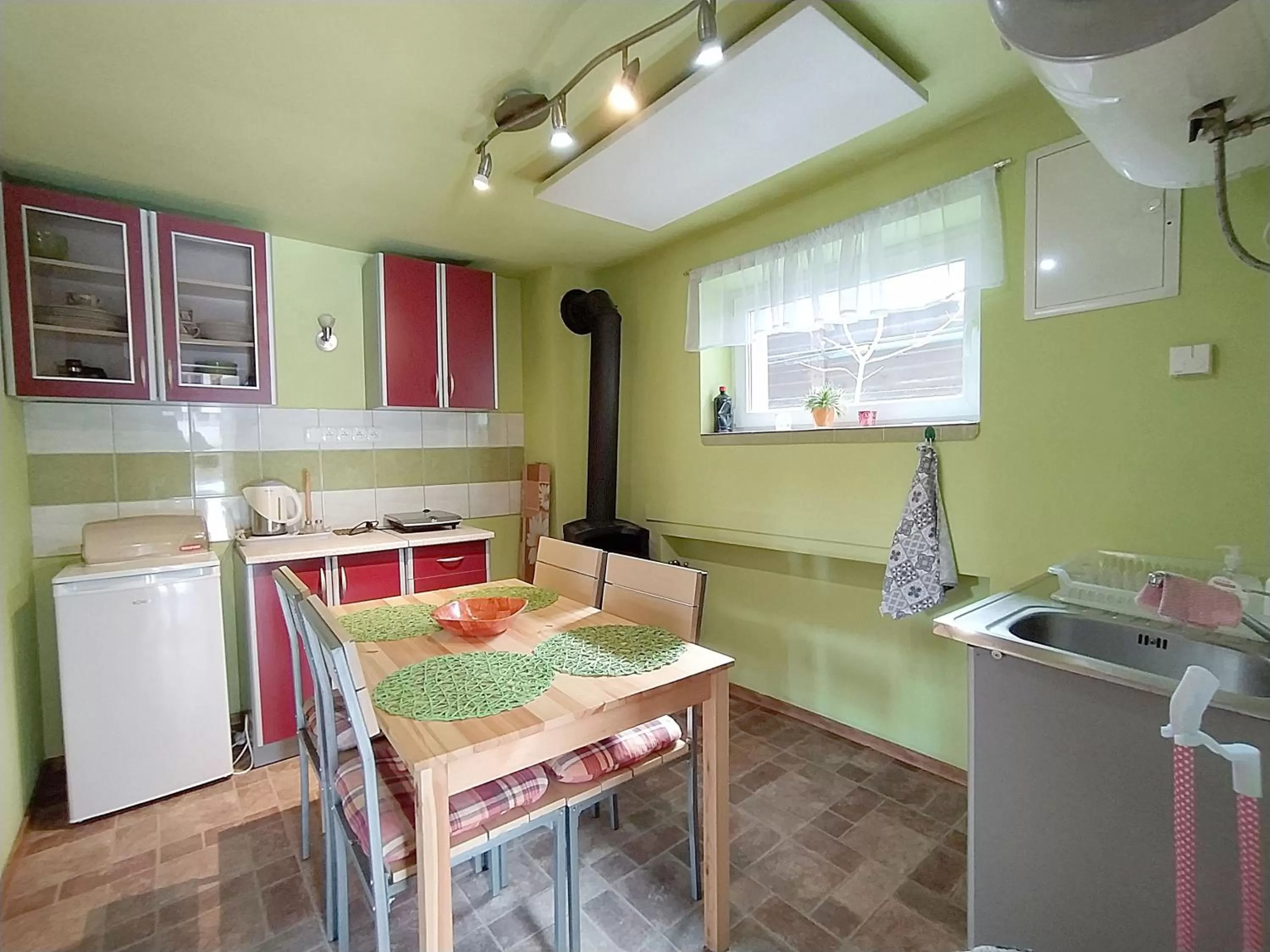 Kitchen or kitchenette in Willa Mozaika