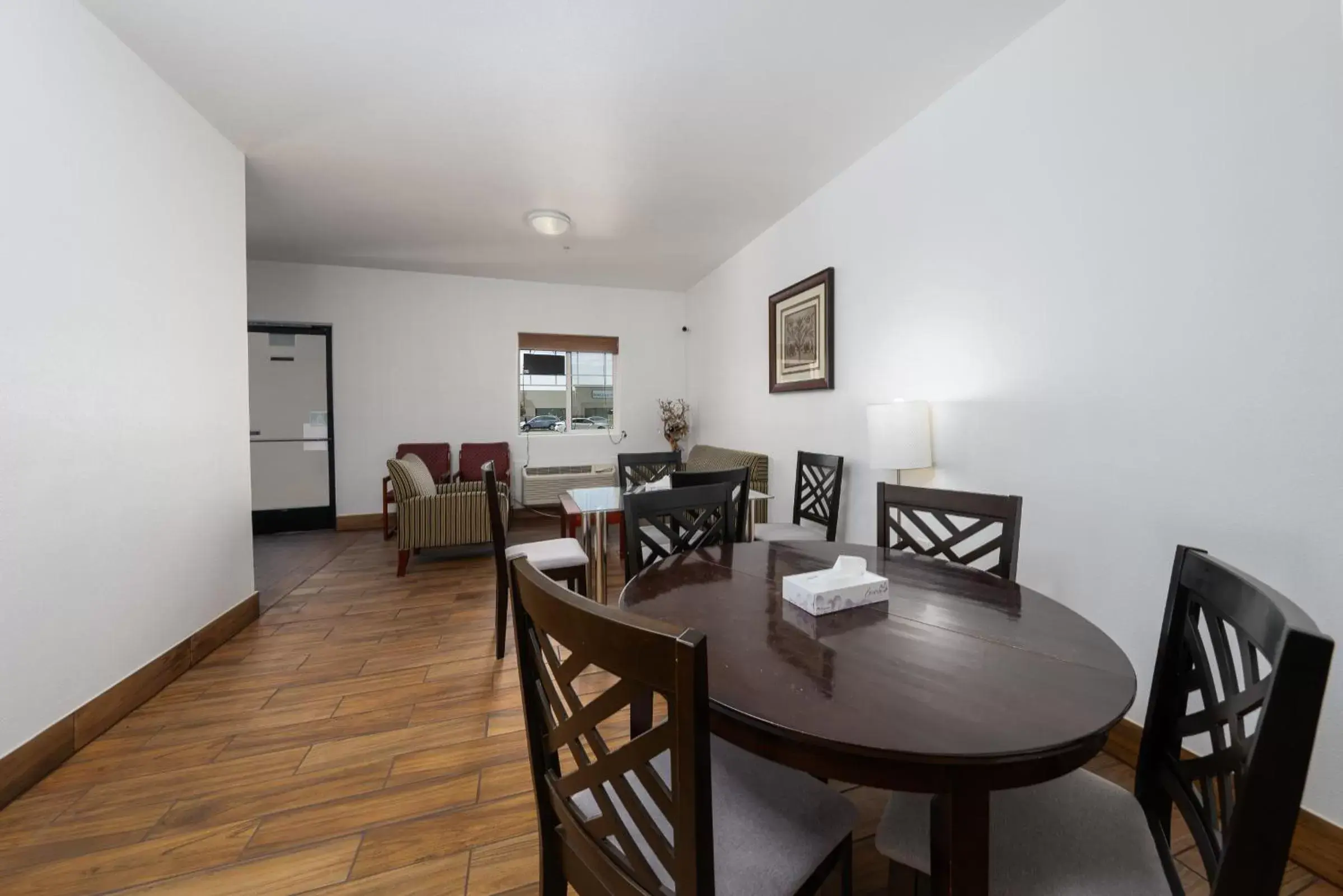 Dining Area in America Inn & Suites