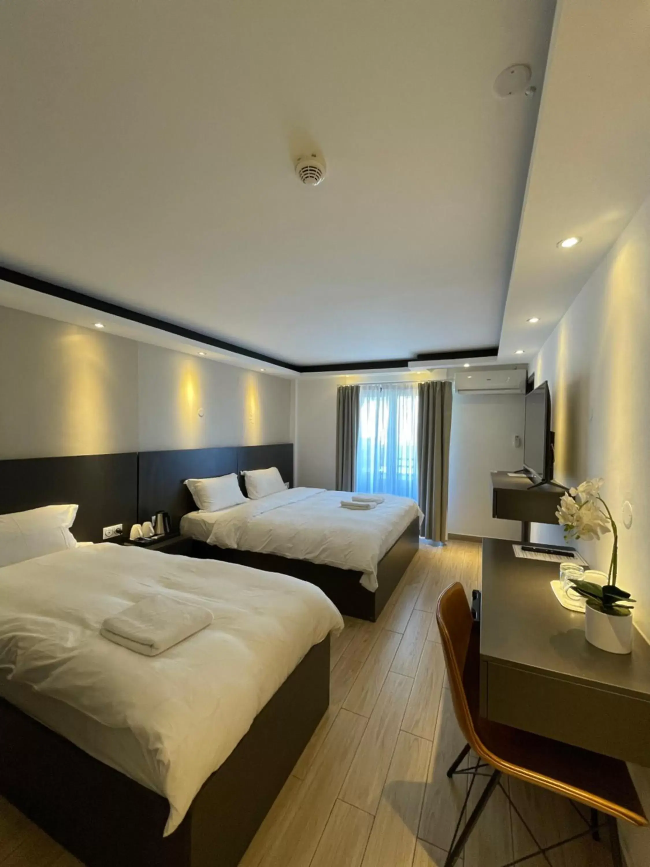 Bedroom, Bed in Hôtel Select - Réunion