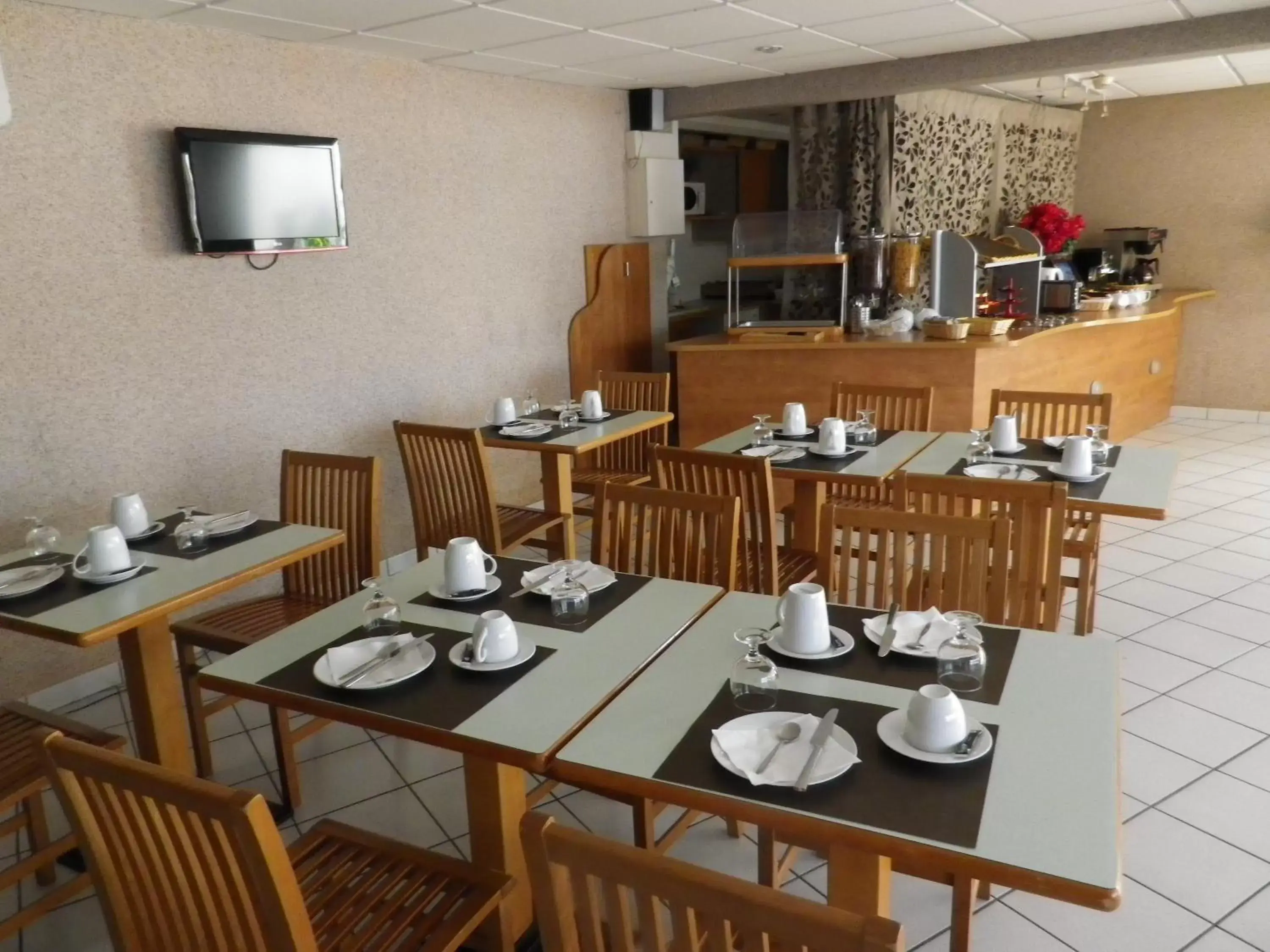 Restaurant/places to eat in Séjours & Affaires Tours Léonard De Vinci Restaurant/places to eat in Séjours & Affaires Tours Léonard De Vinci