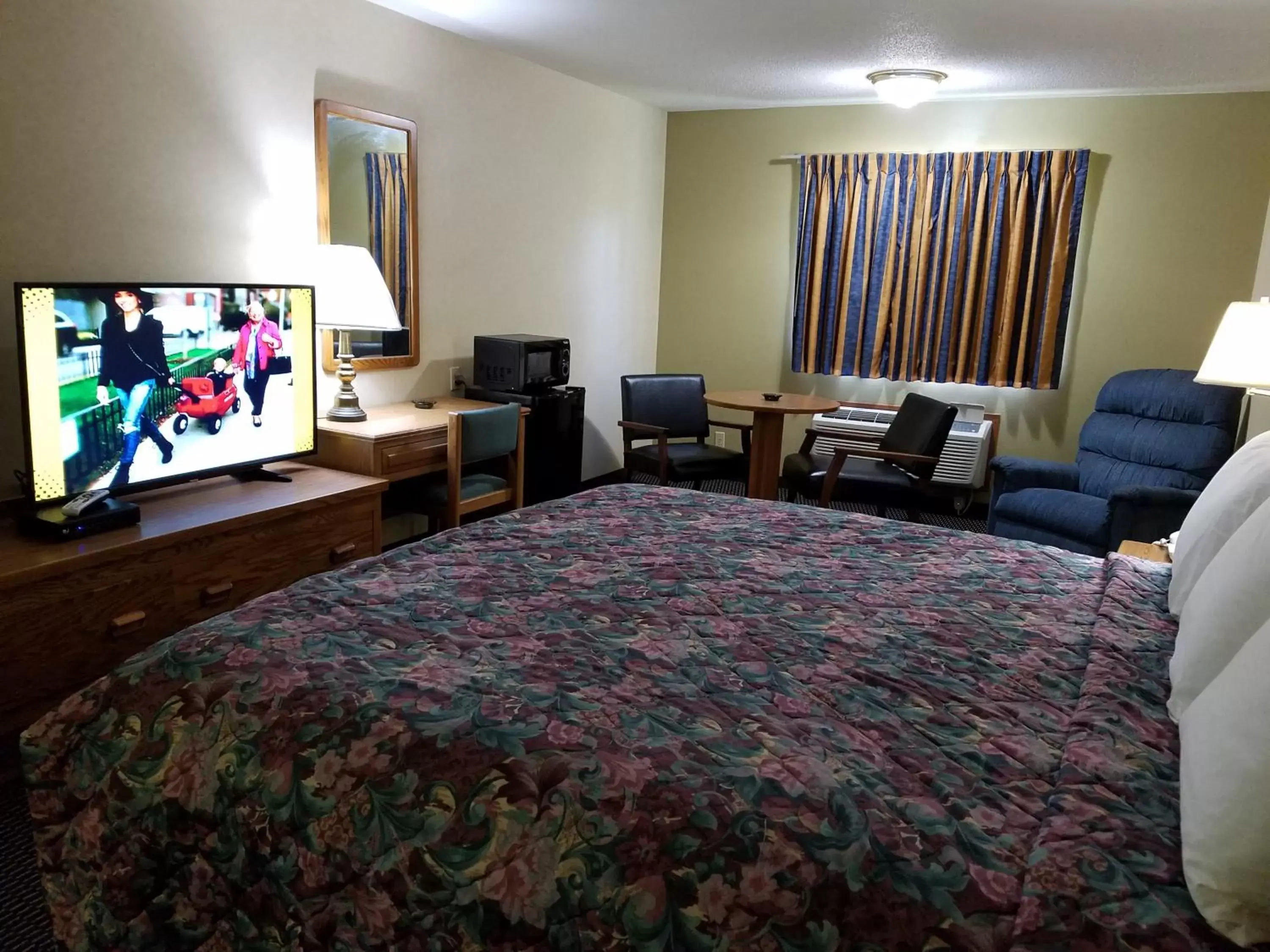 Photo of the whole room in Rodeway Inn Blair