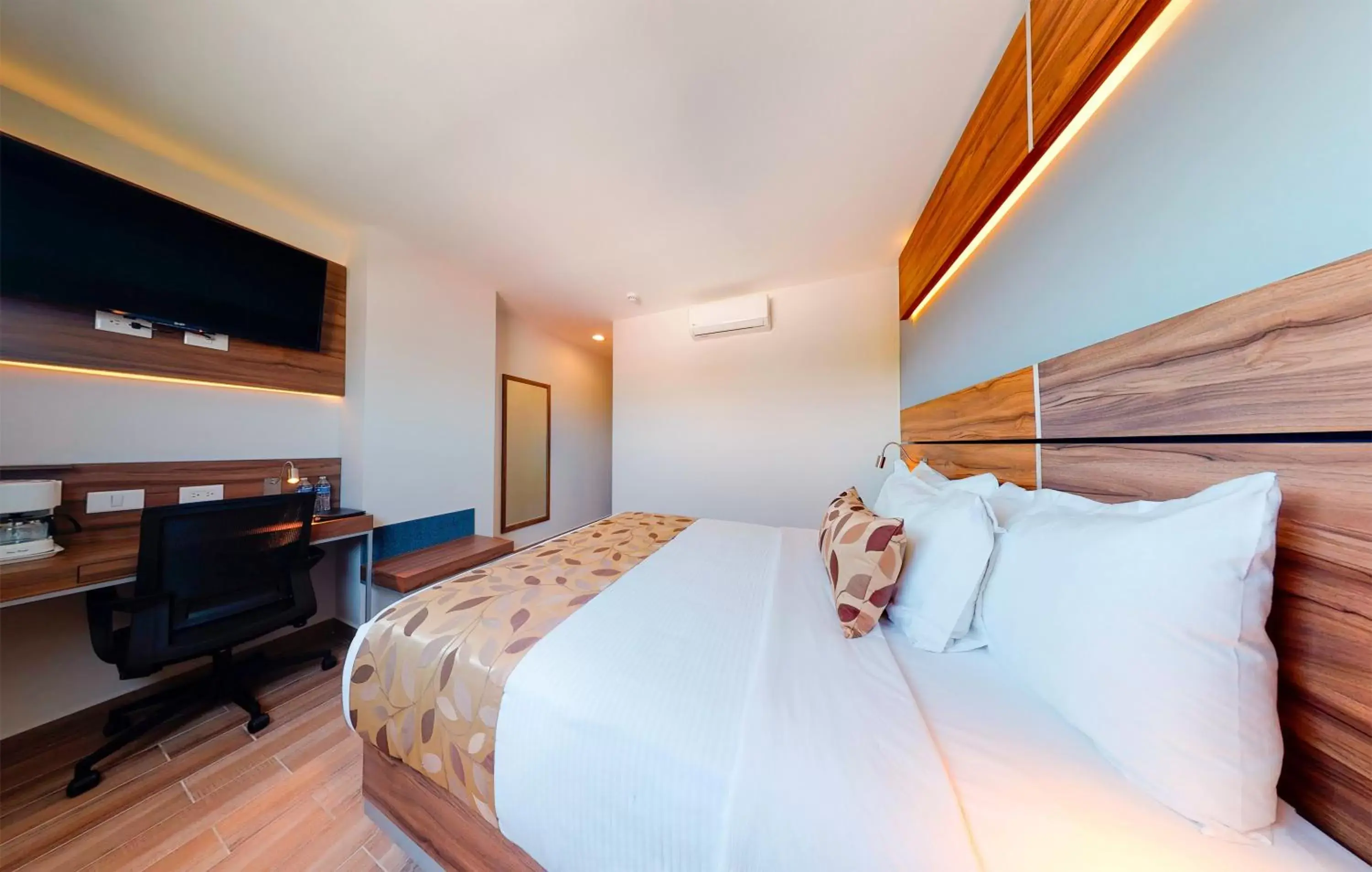 TV and multimedia, Bed in Sleep Inn Queretaro
