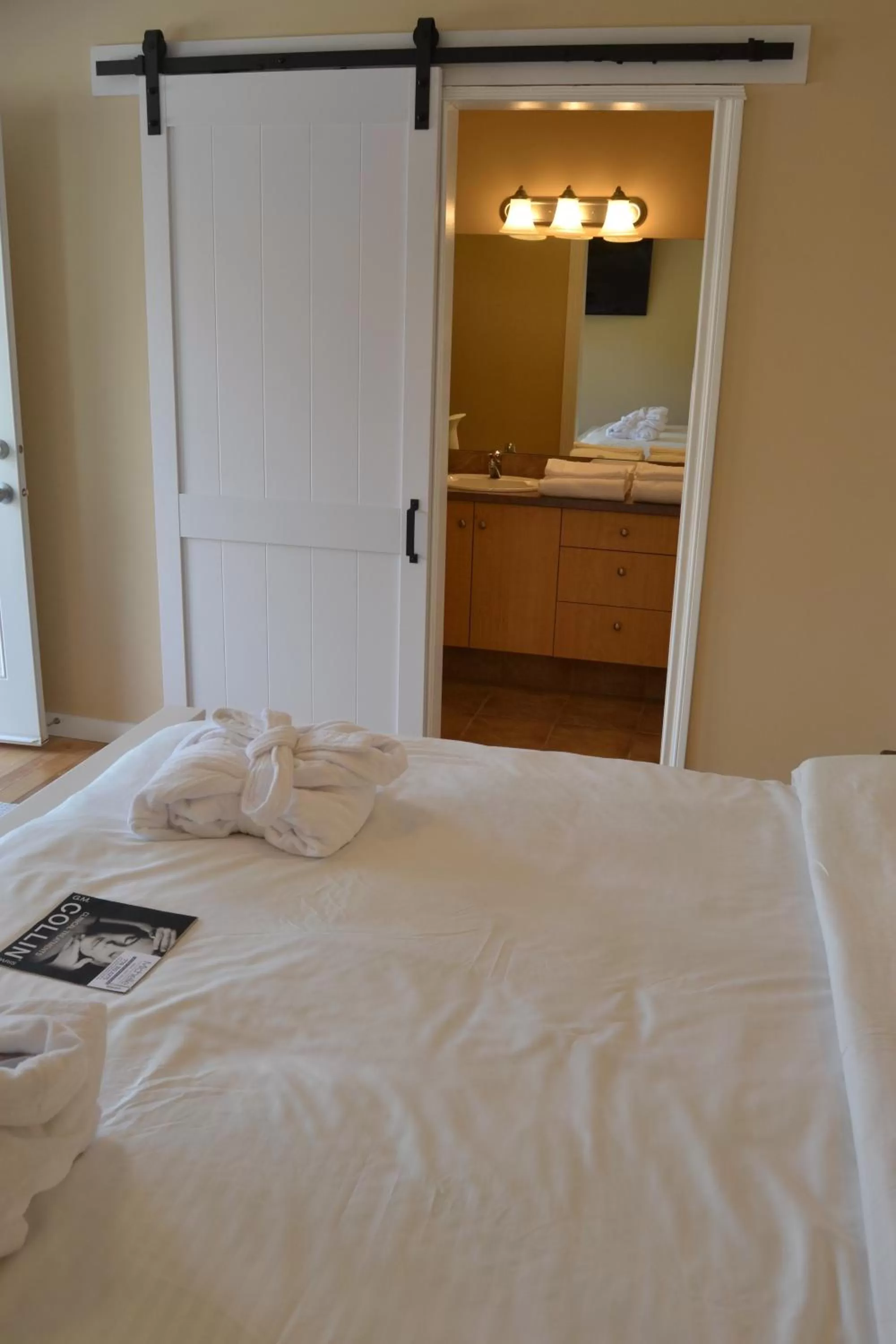 Bed in Salish B&B and Spa