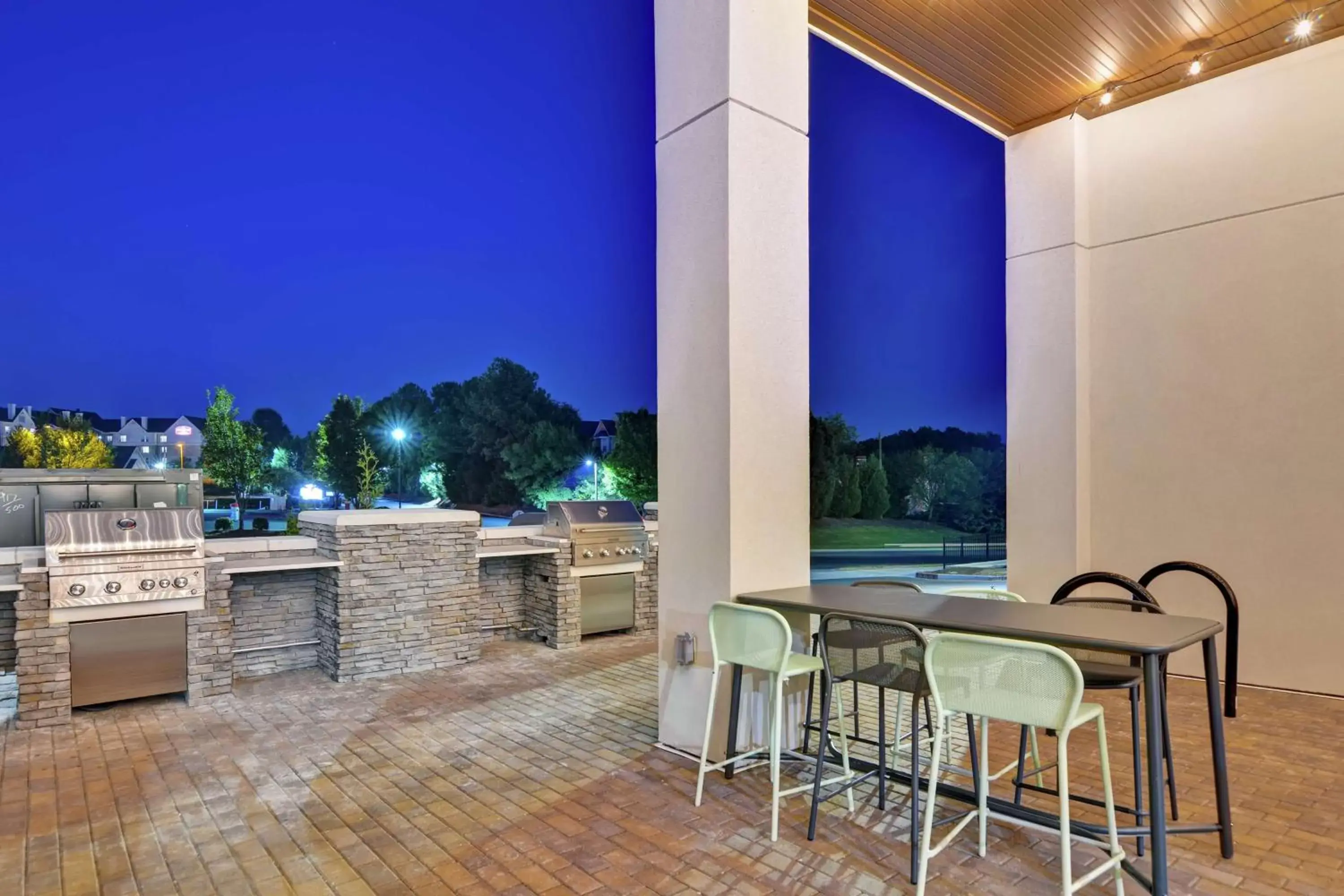 Property building, Restaurant/Places to Eat in Home2 Suites By Hilton Charlotte Piper Glen