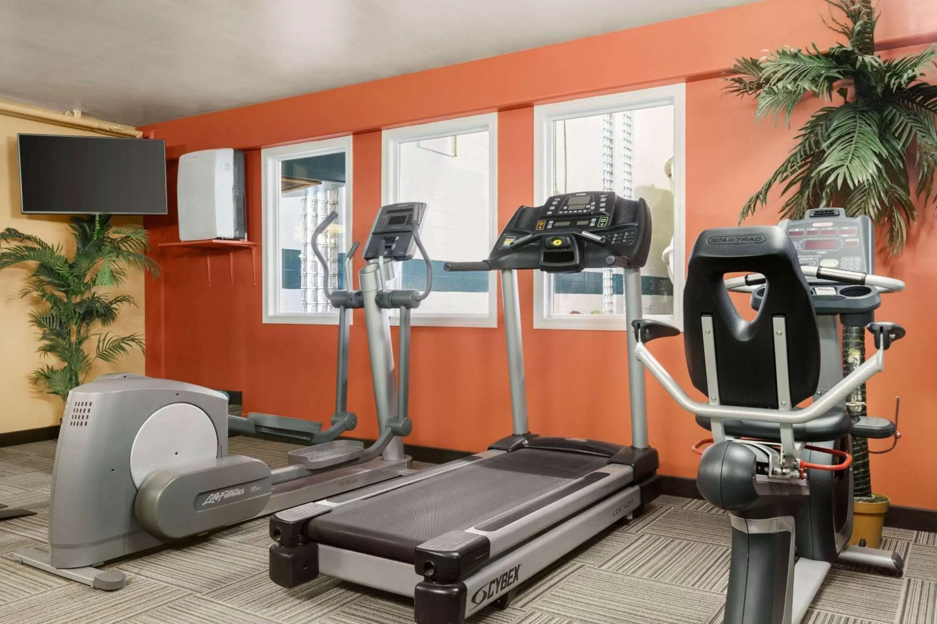 Fitness centre/facilities, Fitness Center/Facilities in Travelodge by Wyndham Lloydminster