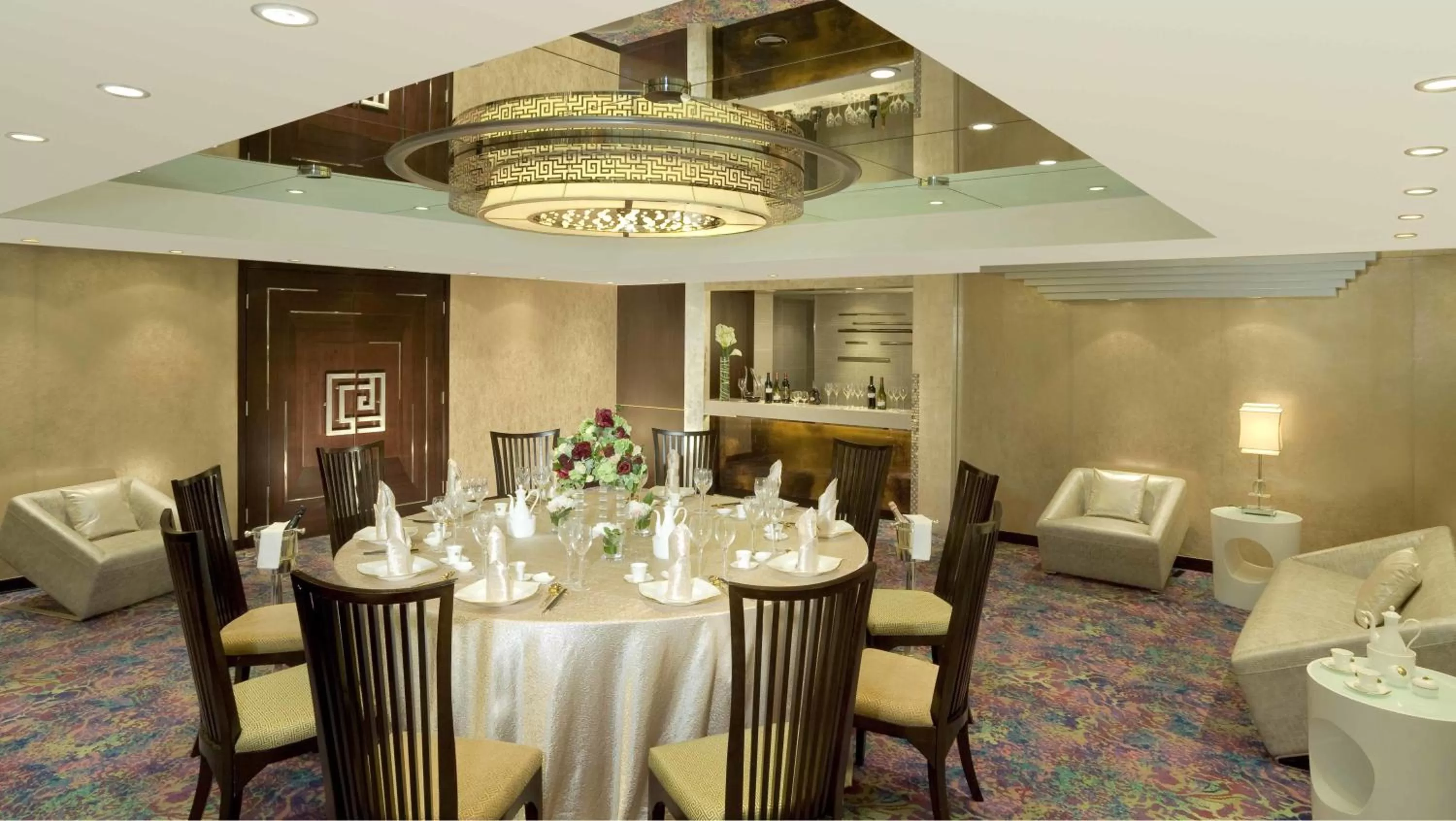 Restaurant/places to eat in Regal Kowloon Hotel