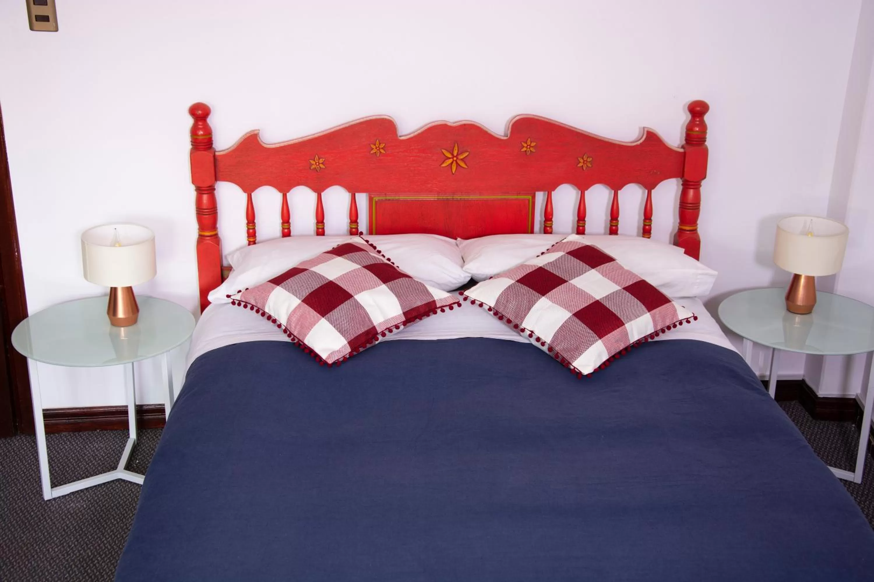 Photo of the whole room, Bed in Inca's Room