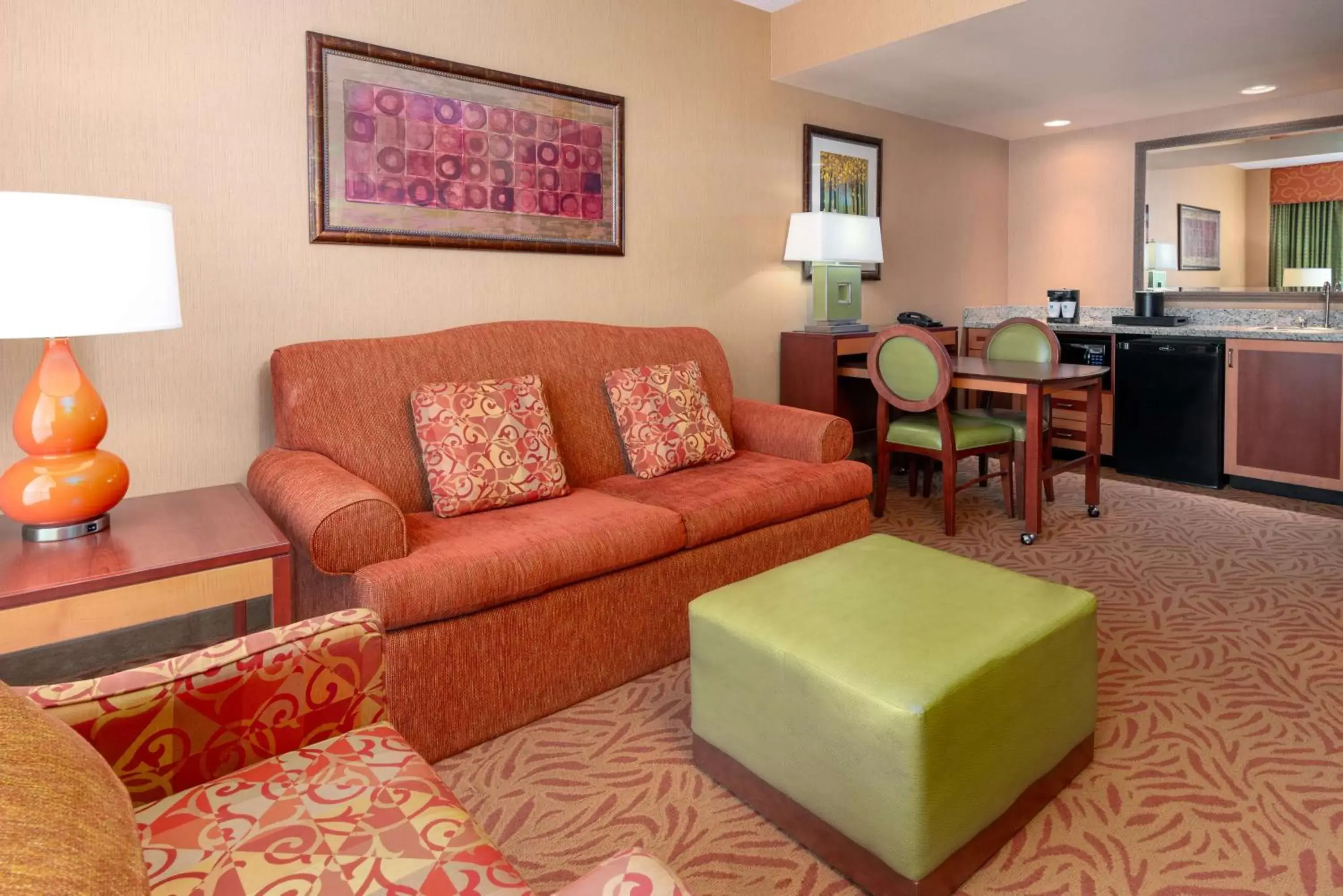 Living room, Seating Area in Embassy Suites Omaha- La Vista/ Hotel & Conference Center