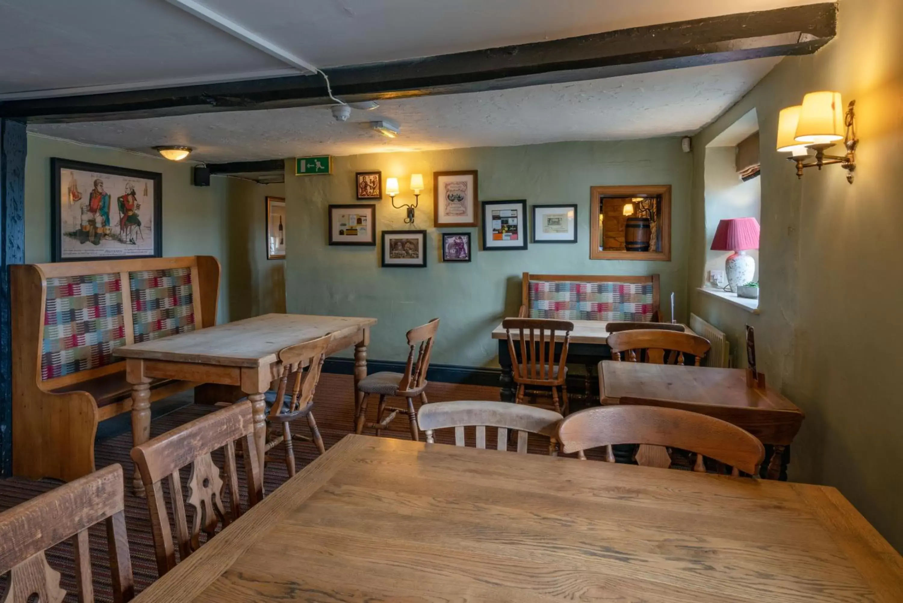 Restaurant/Places to Eat in Crown Inn at Tolldown