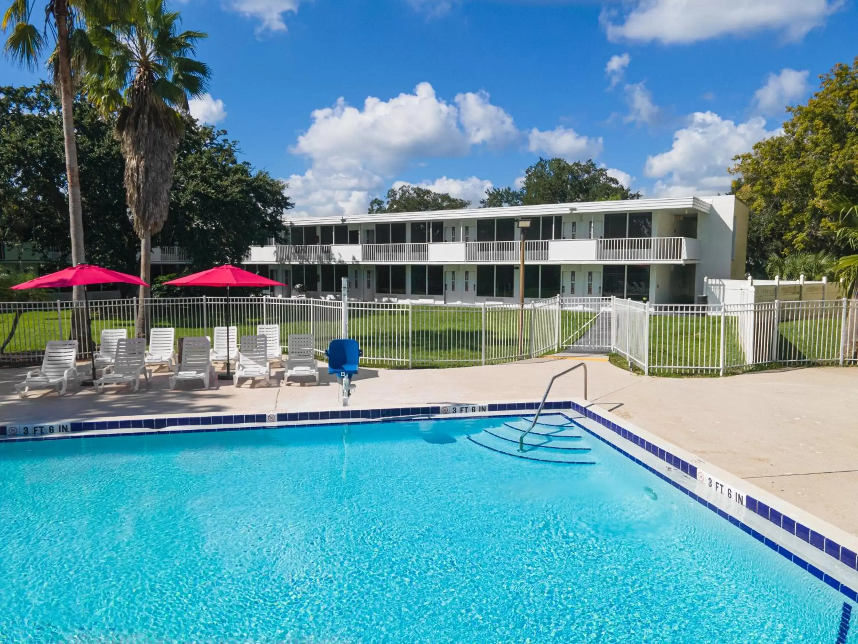 Property building, Swimming Pool in Developer Inn Maingate