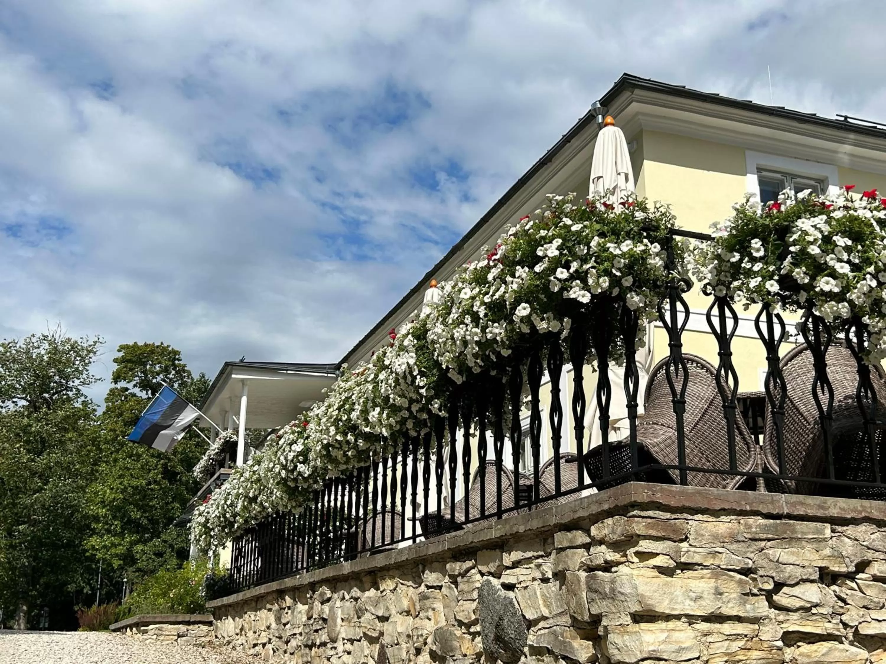 Property building in Padise Manor