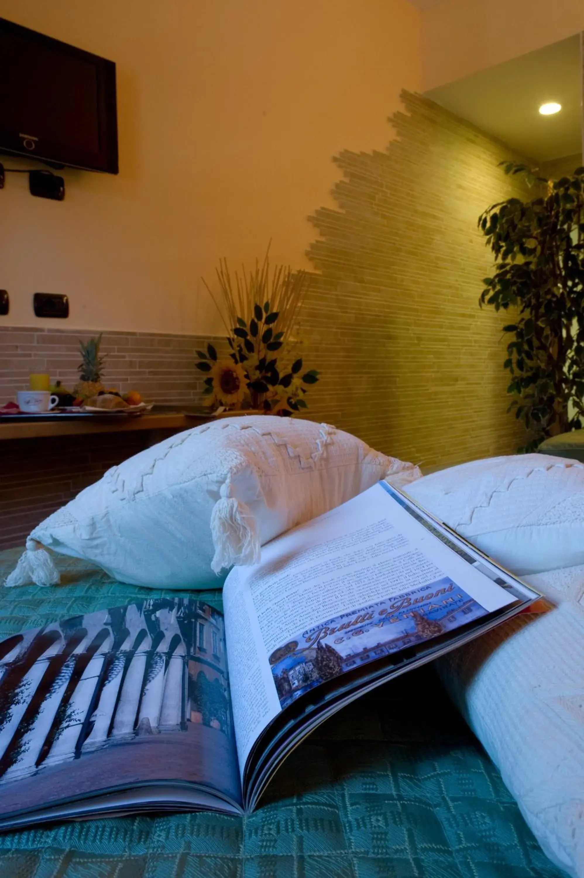 Decorative detail, Bed in Hotel Ristorante Tre Leoni