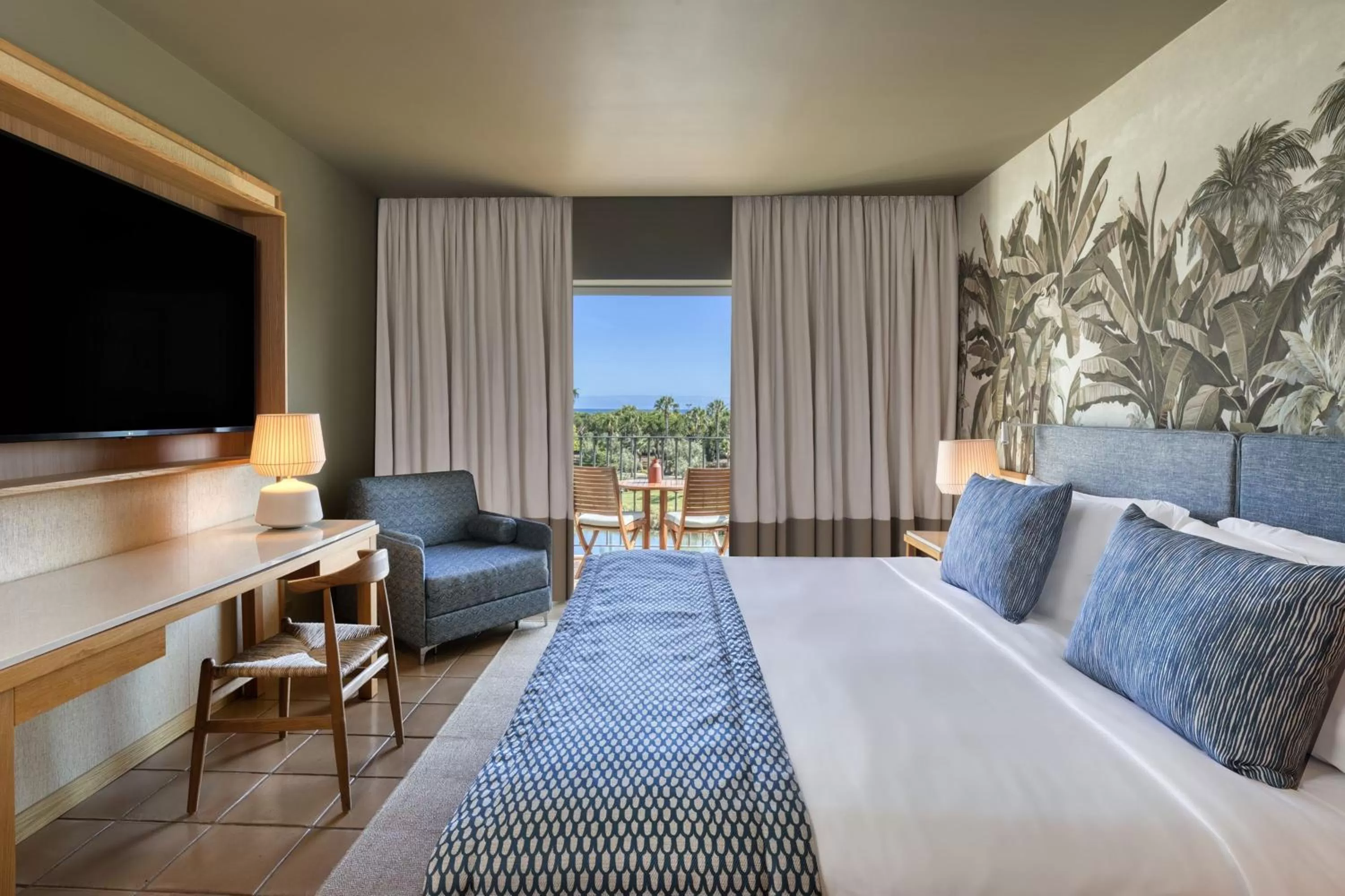 Photo of the whole room, Bed in Domes Lake Algarve, Autograph Collection