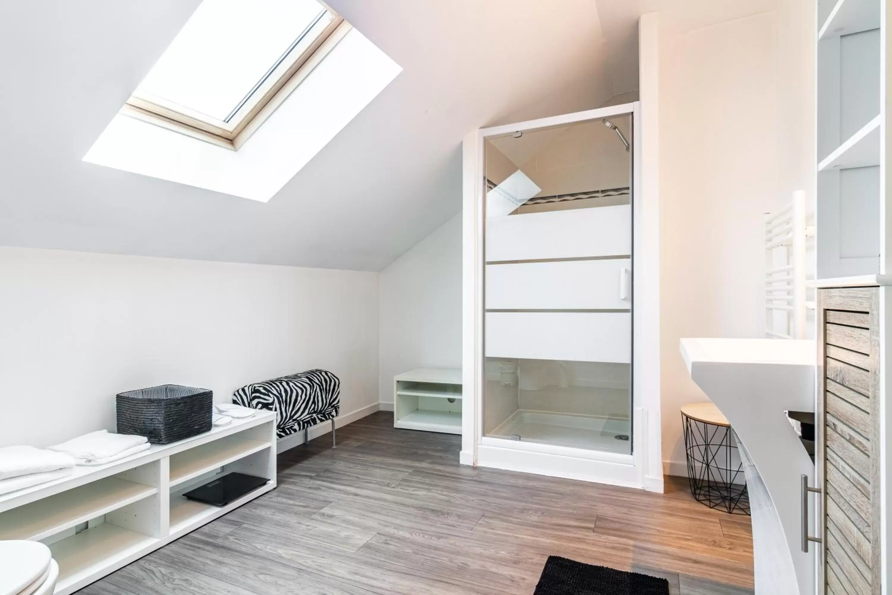 Bathroom, Seating Area in Le Clos Vallis