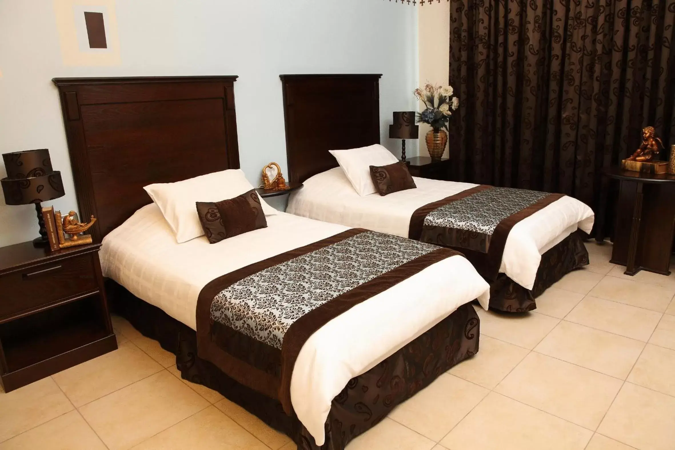 Bedroom, Bed in Hisham Hotel