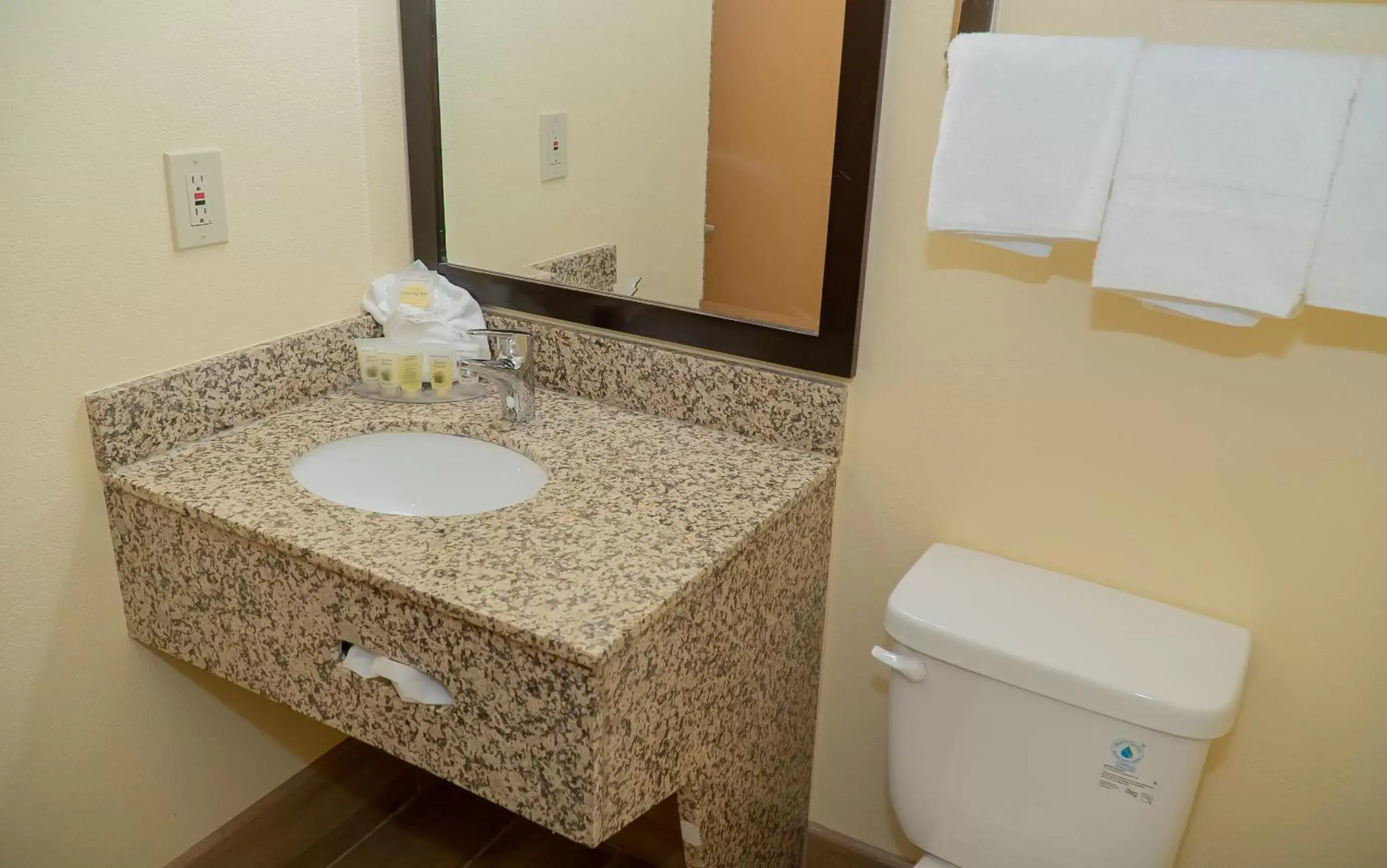 Bathroom in Silver Surf Motel