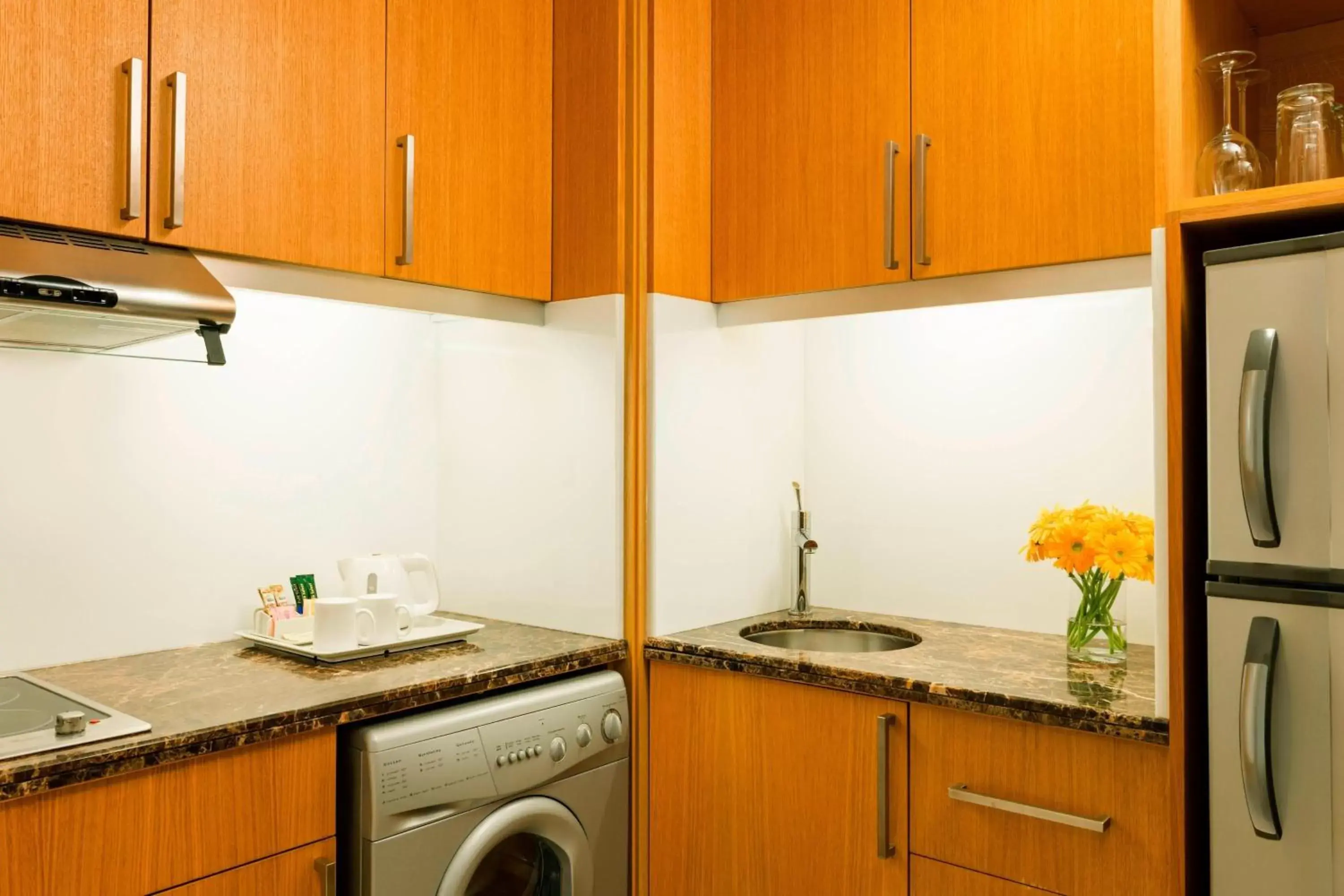 Bedroom, Kitchen/Kitchenette in Four Points by Sheraton Bur Dubai