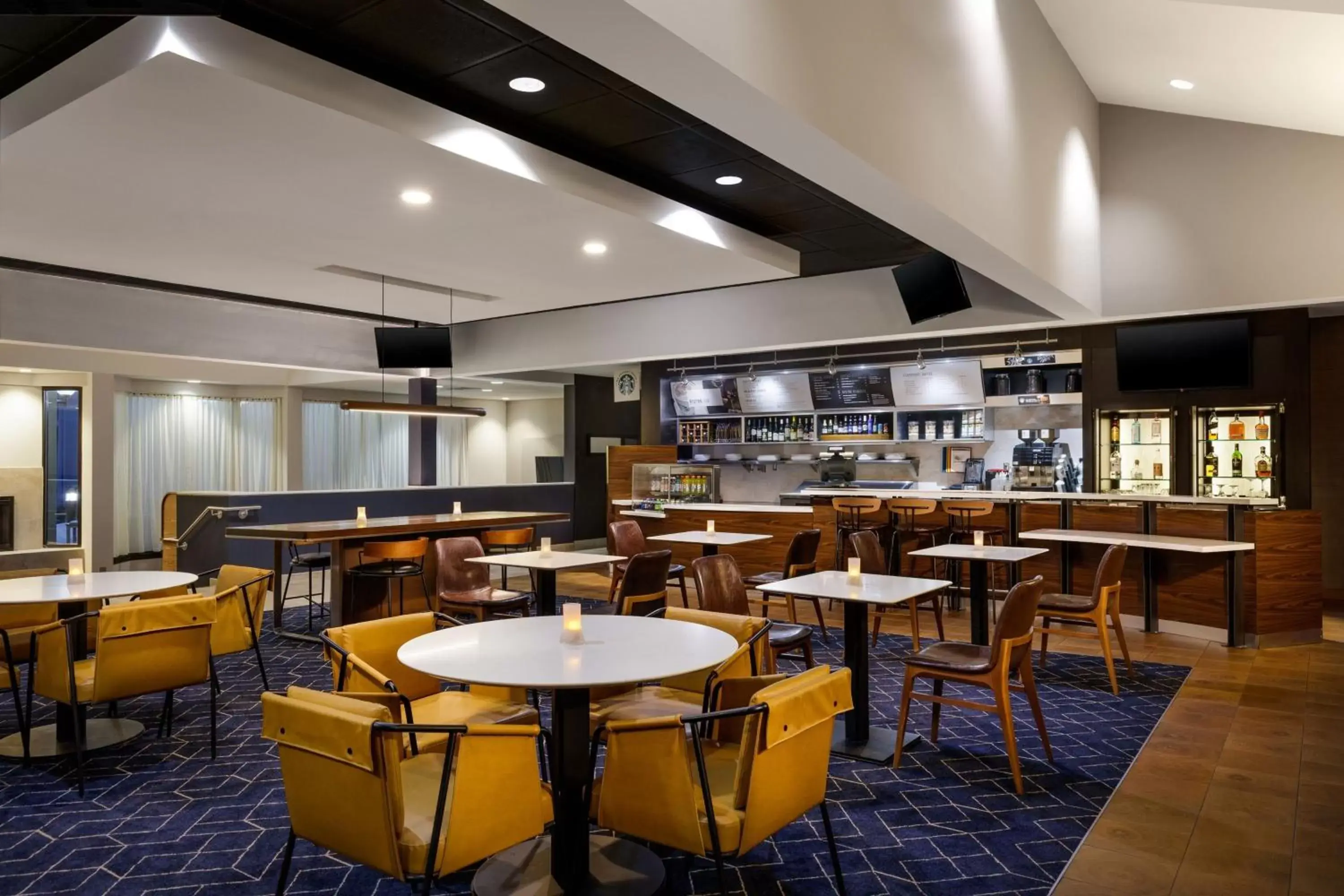 Restaurant/Places to Eat in Courtyard by Marriott Denver Central Park
