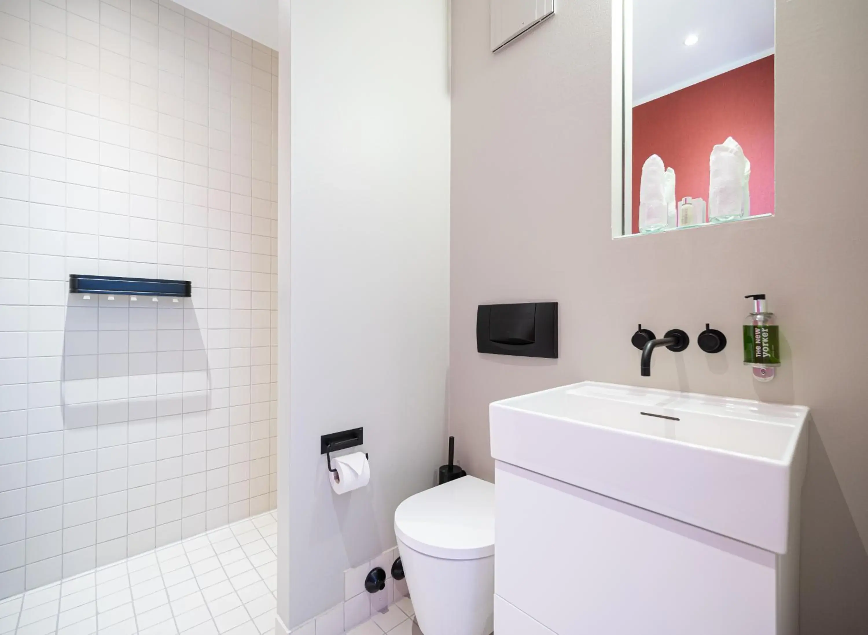 Bathroom in The New Yorker Hotel Koln-Messe
