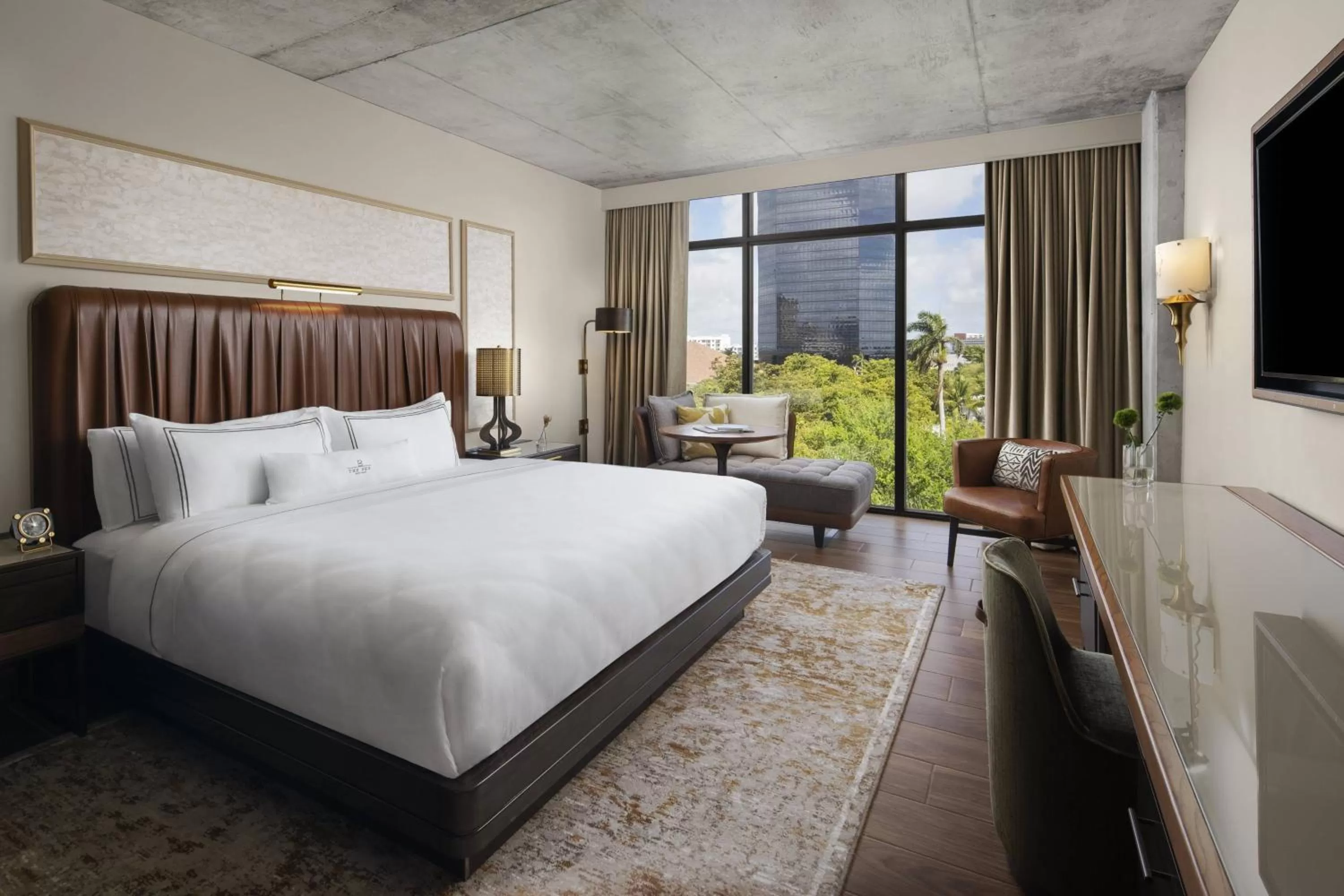 Photo of the whole room, Bed in The Ben, Autograph Collection