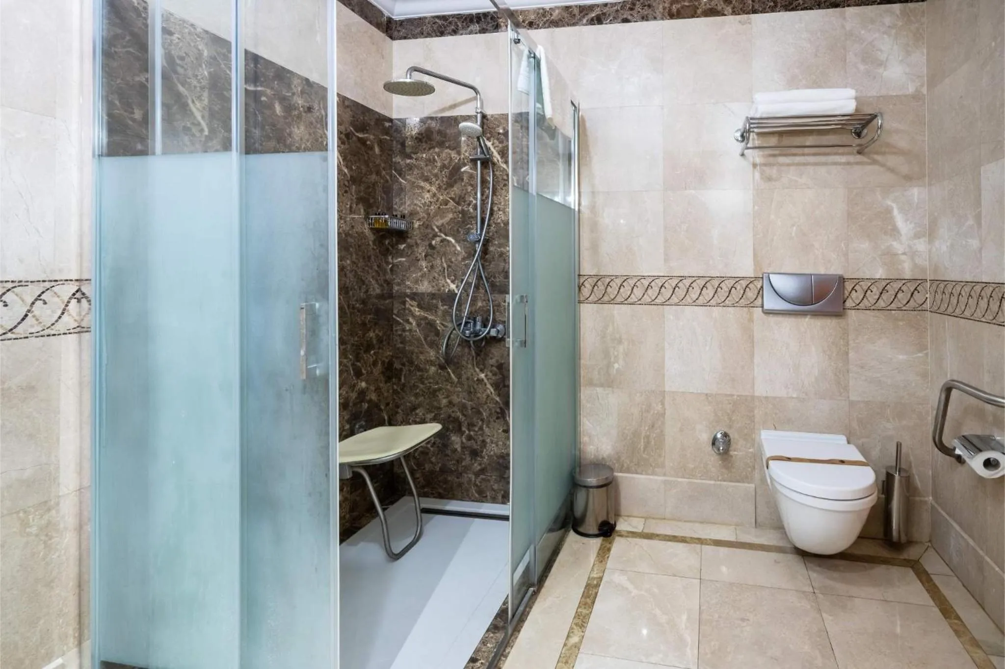 Shower in The Central Palace Taksim