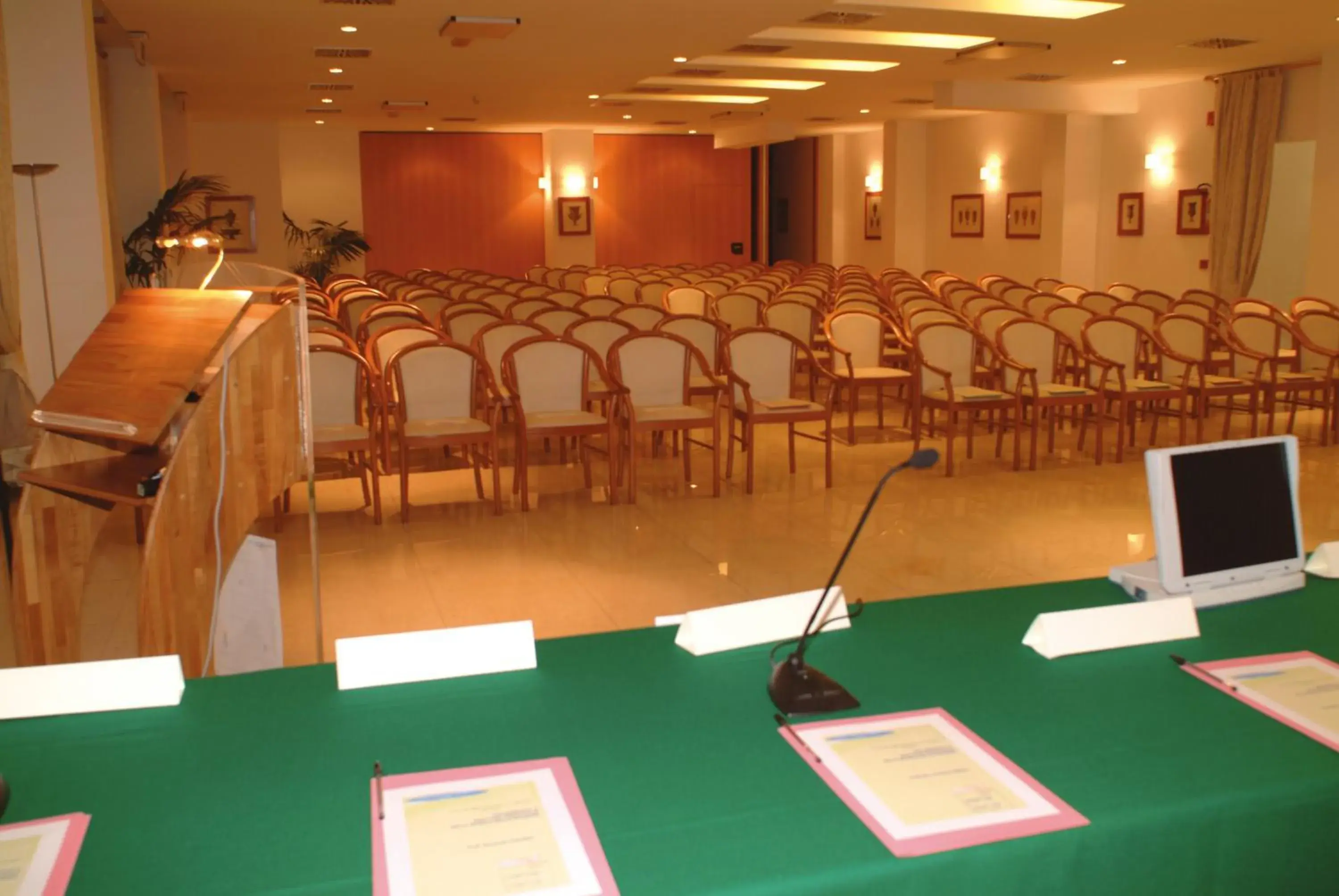 TV and multimedia, Business Area/Conference Room in Hotel Degli Aranci