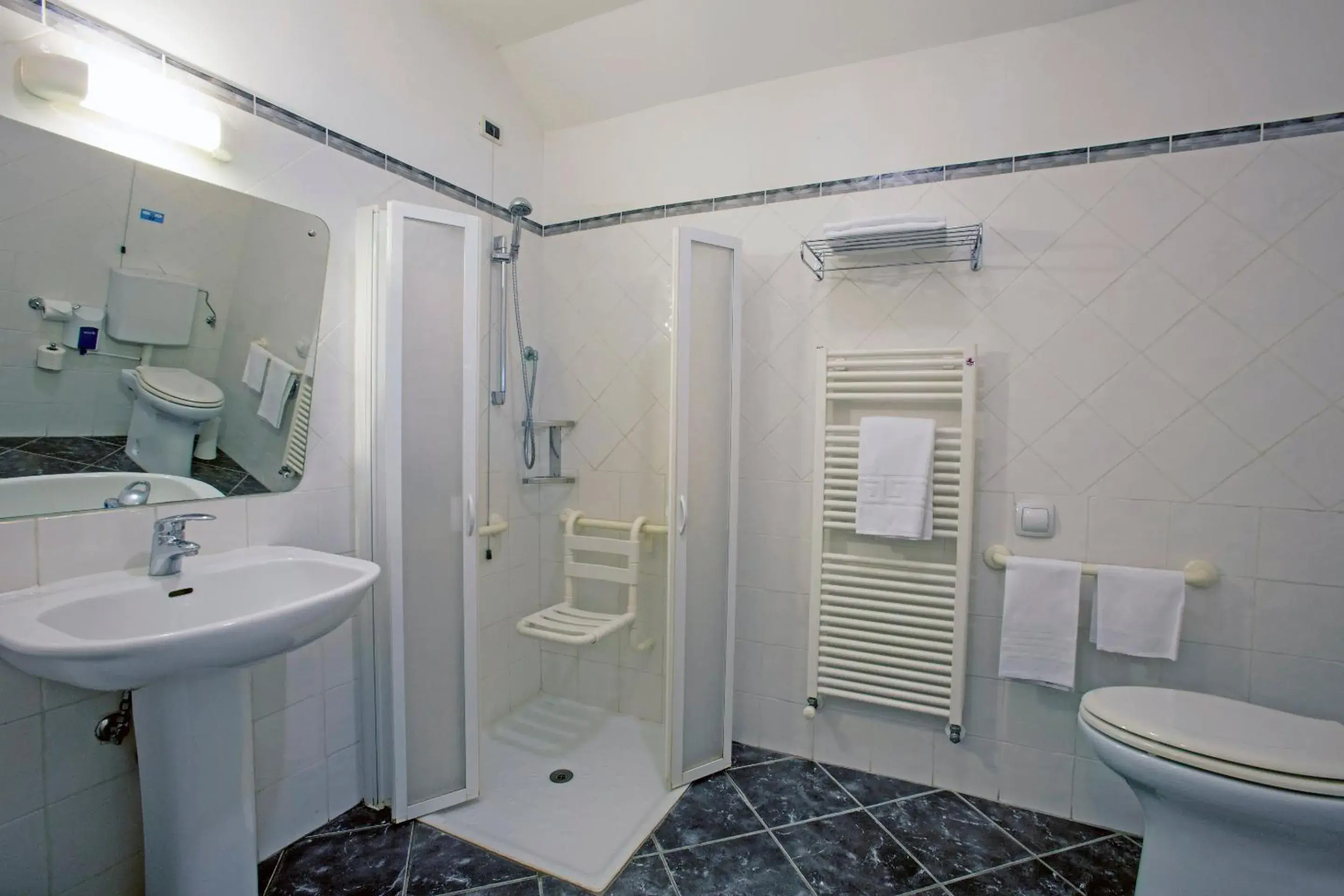 Bathroom in Albergo Giardinetto