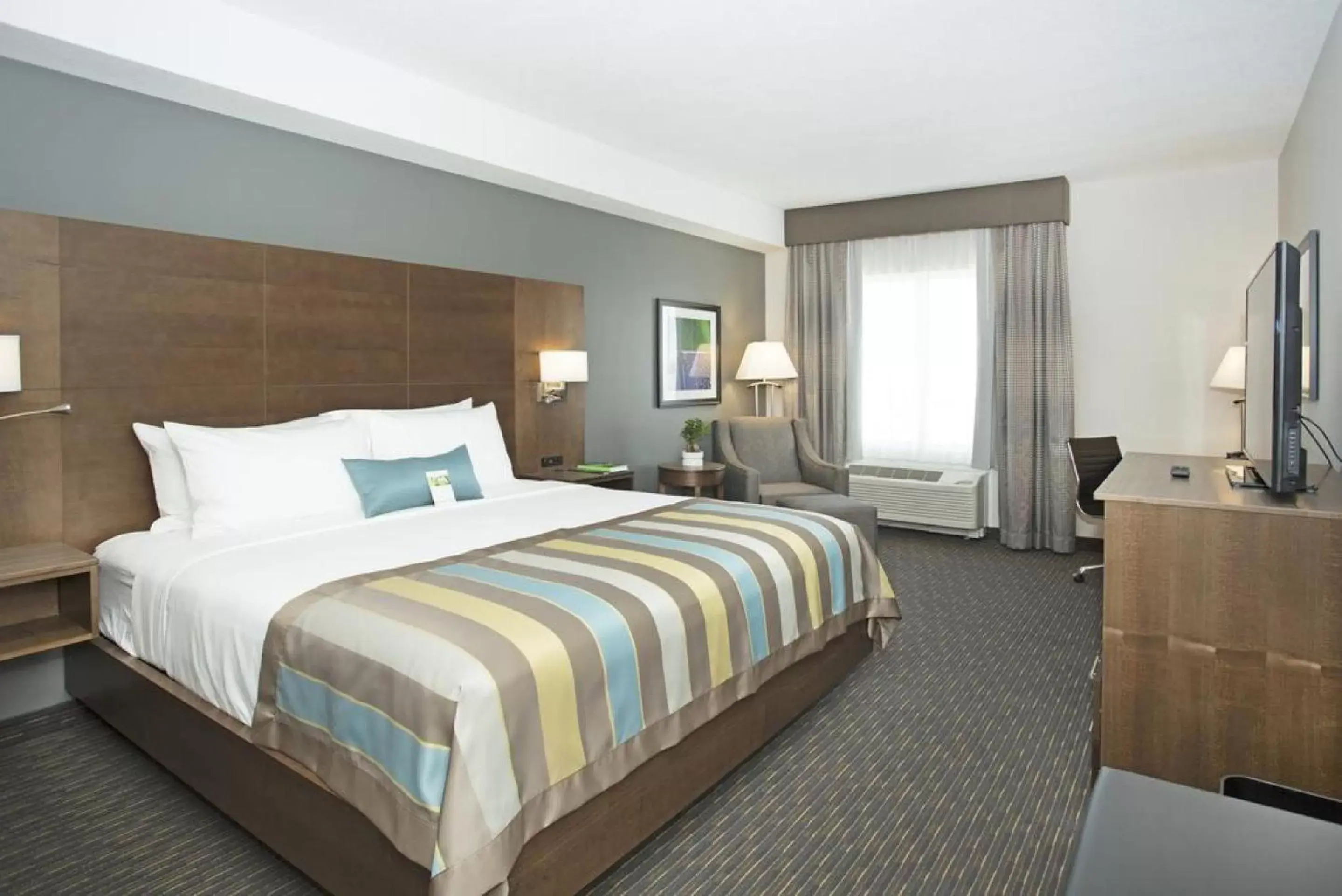 Bedroom, Bed in Wingate by Wyndham Calgary Airport