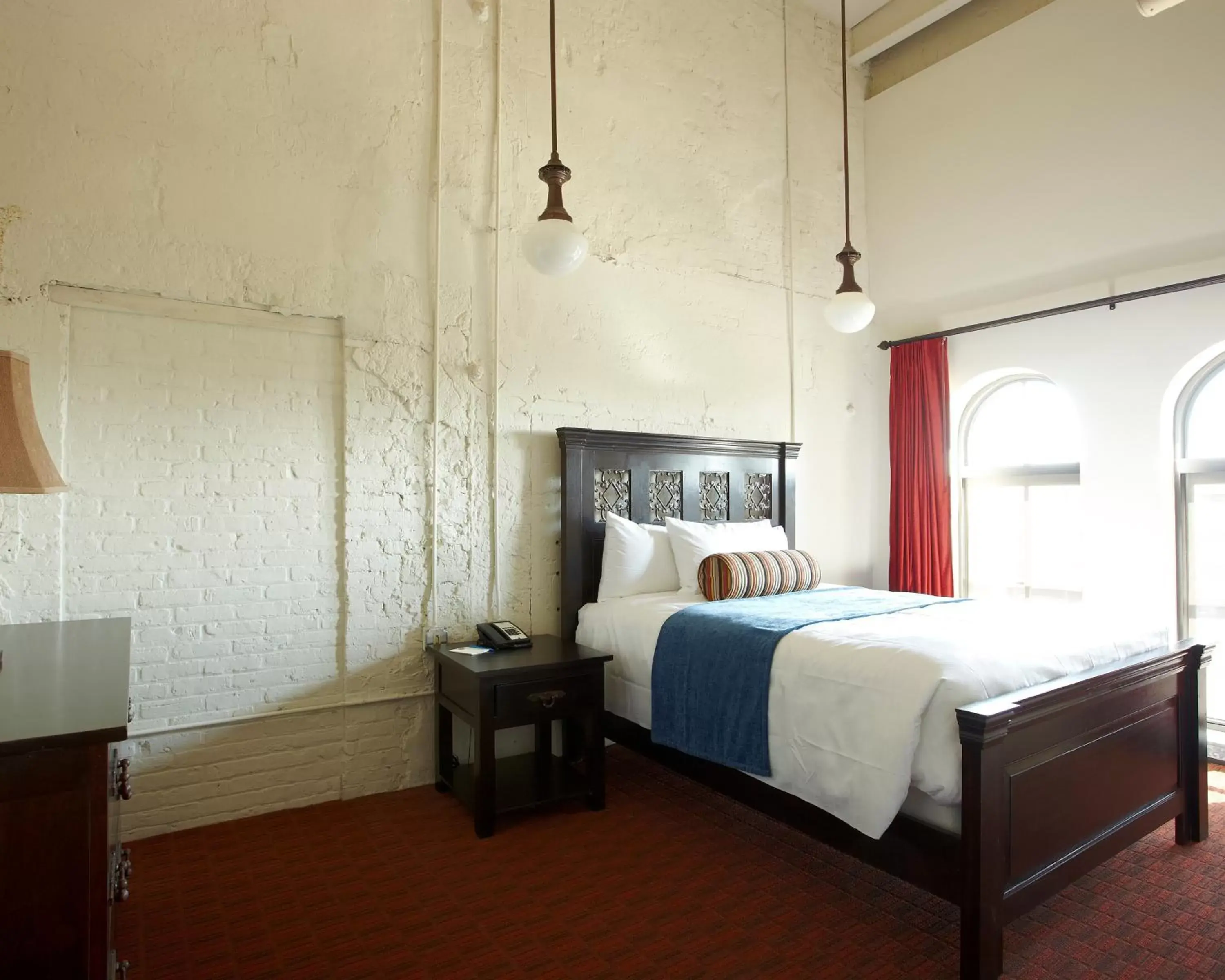 Guests, Bed in Brewhouse Inn and Suites