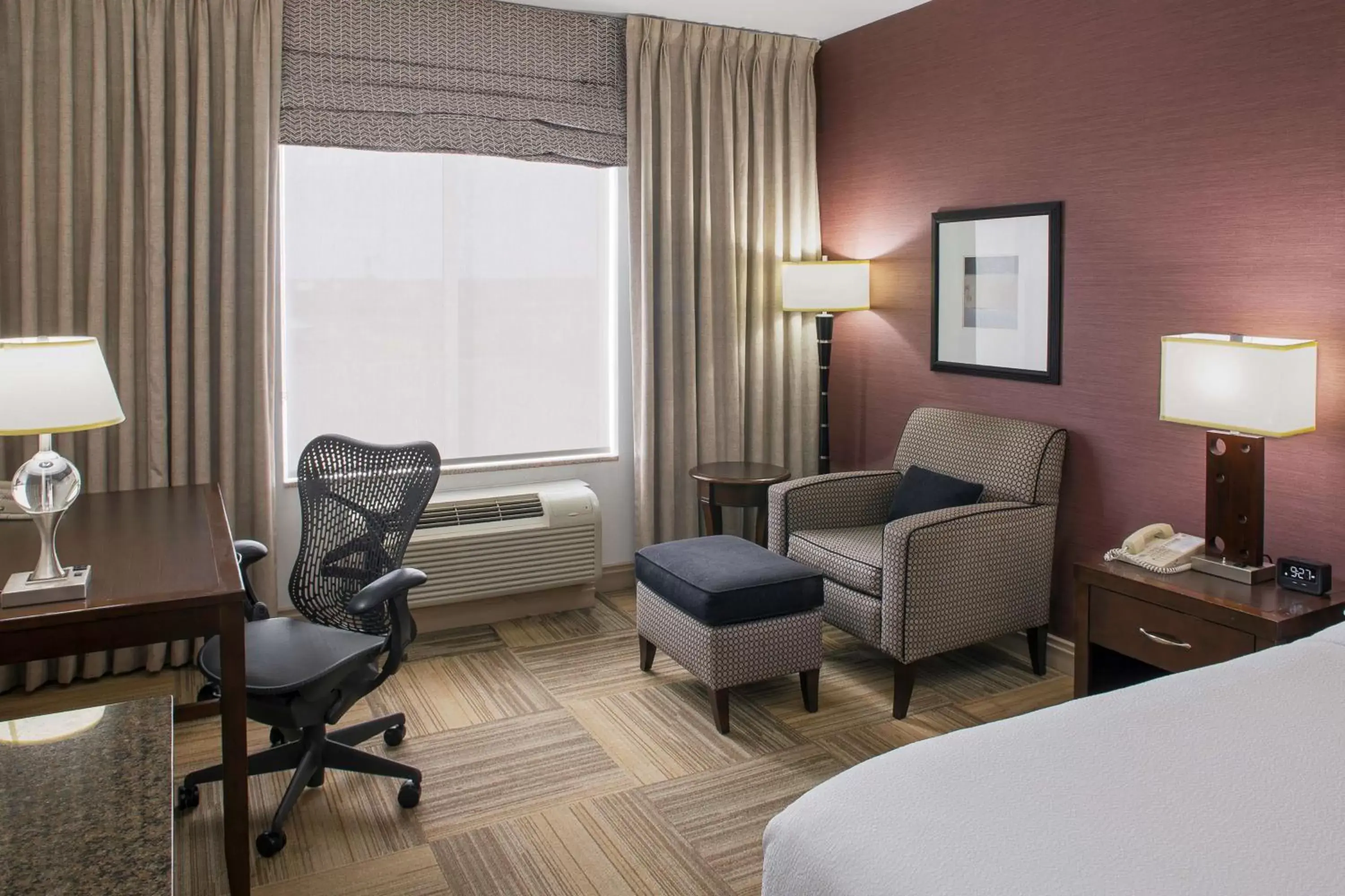 Bedroom, Seating Area in Hilton Garden Inn Jonesboro