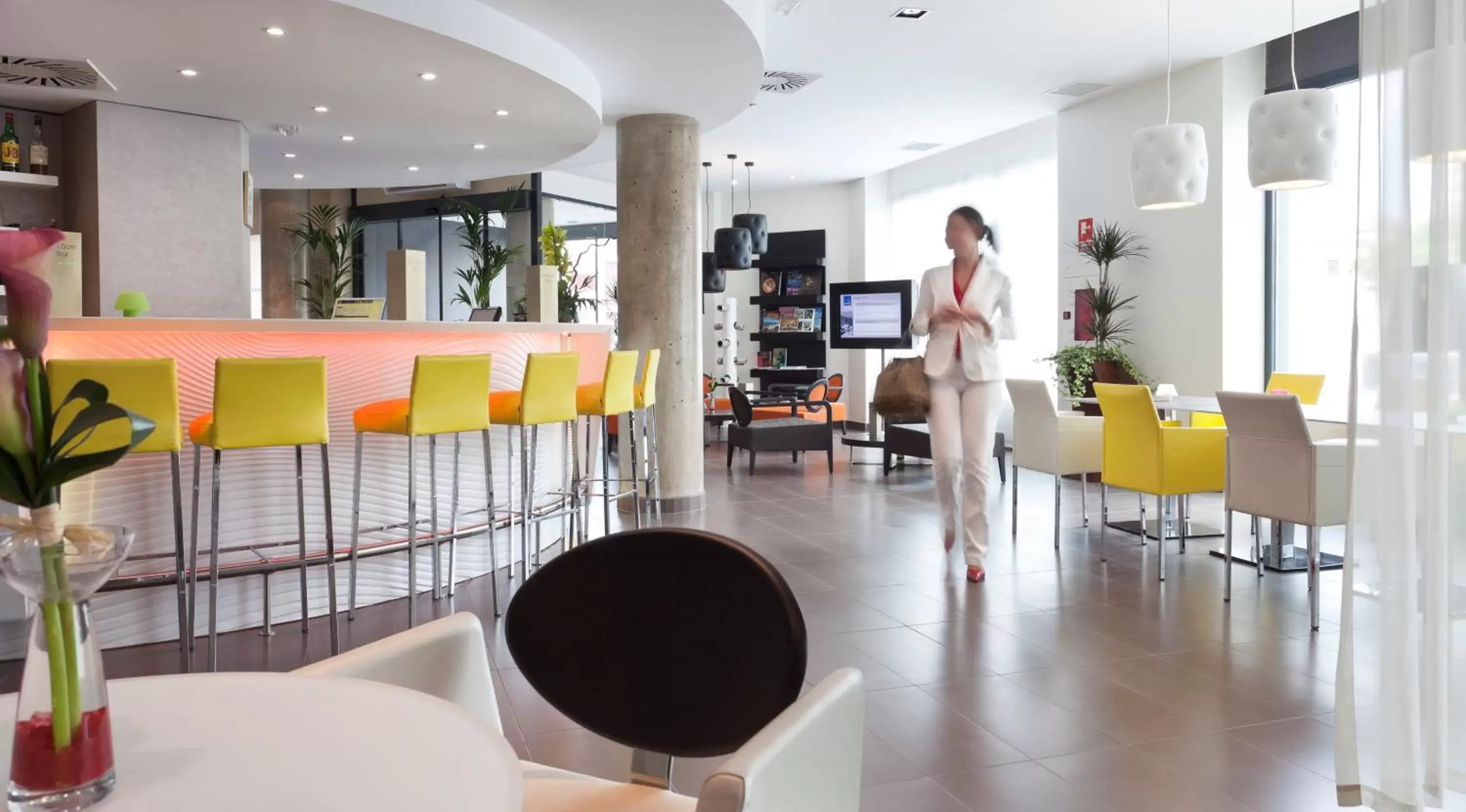 Lobby or reception, Restaurant/Places to Eat in Novotel Suites Malaga Centro
