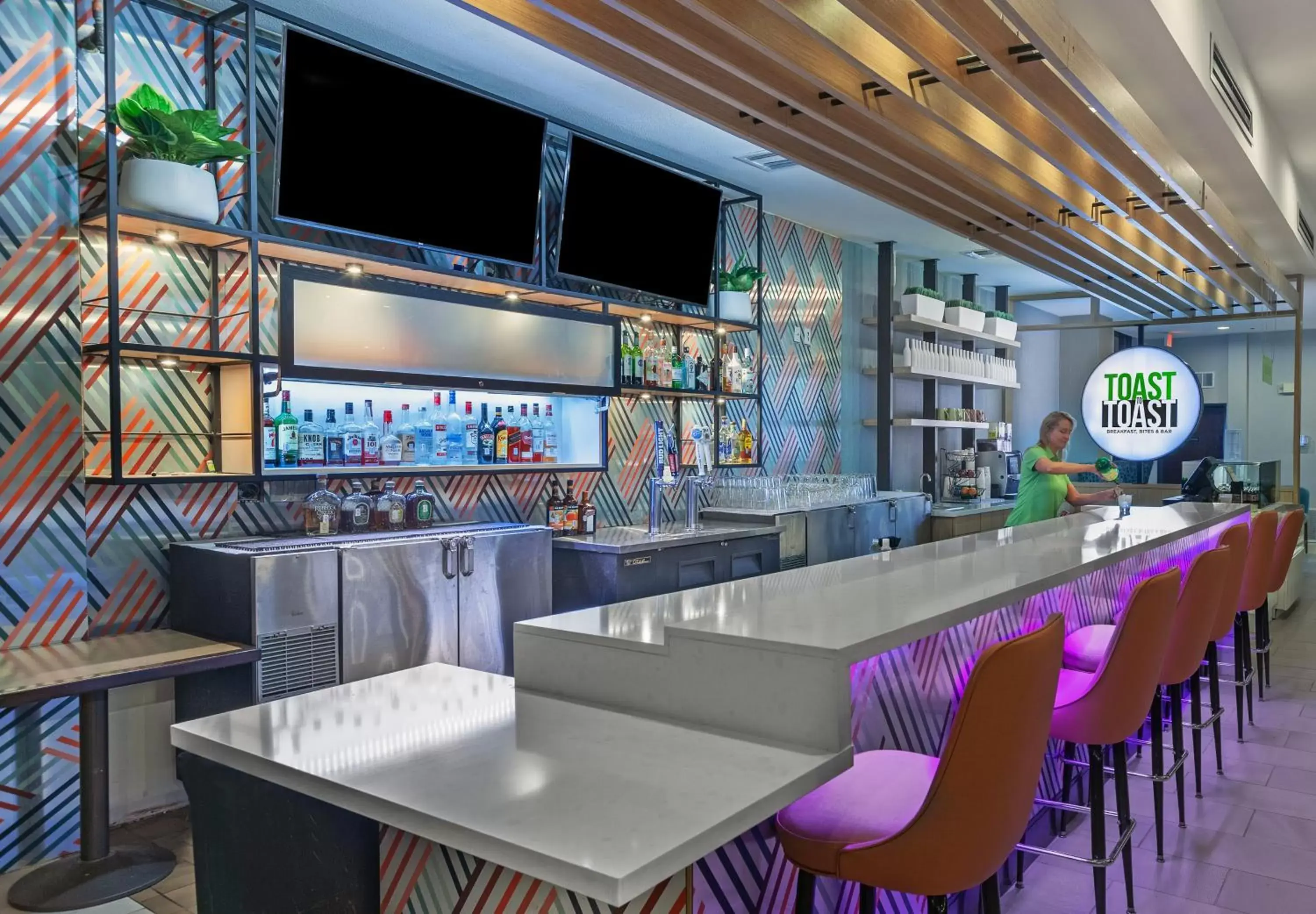 Lounge or bar in Holiday Inn & Suites McKinney - N Allen by IHG Lounge or bar in Holiday Inn & Suites McKinney - N Allen by IHG