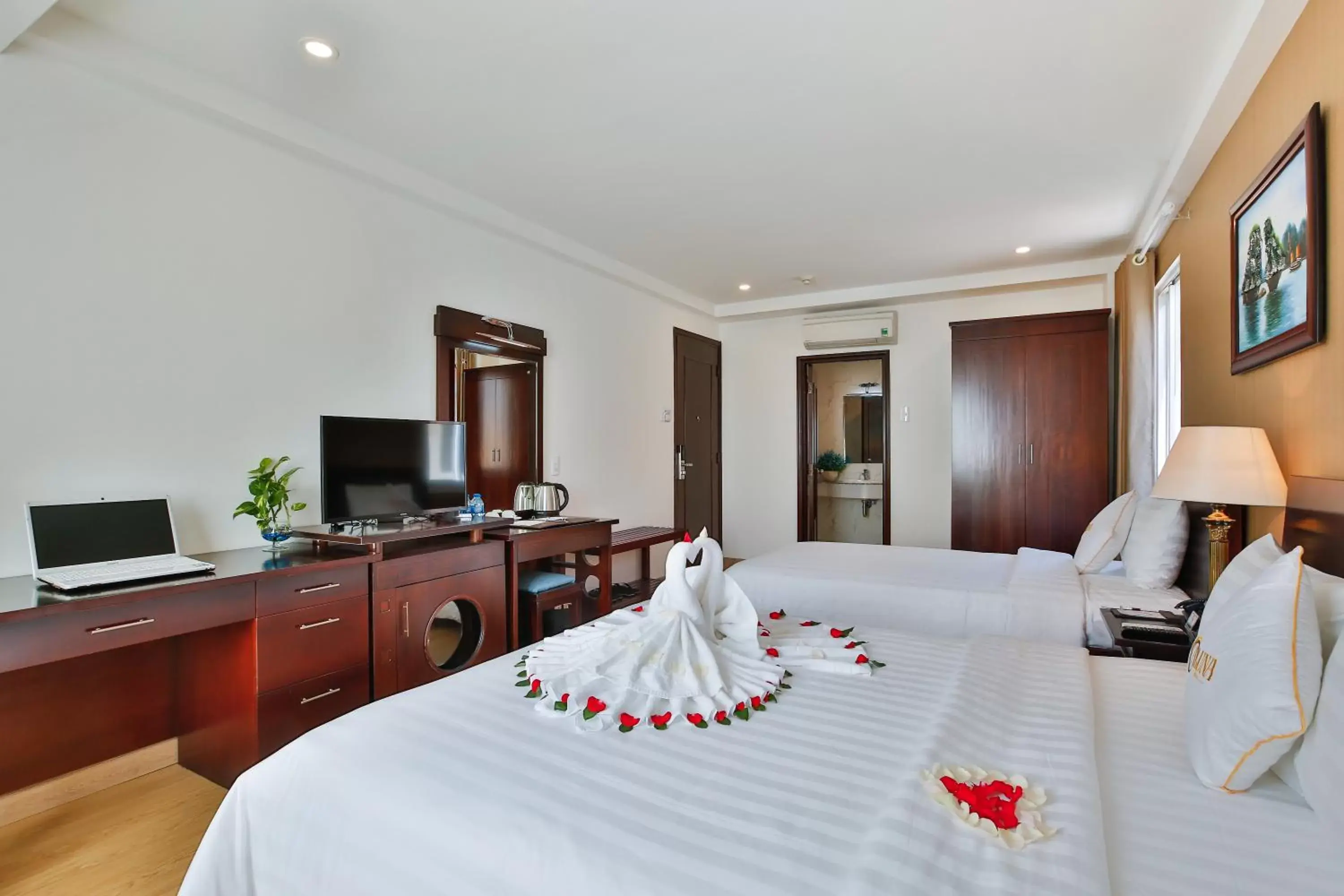 Family Room (4 Adults) with window in ALUNA Ben Thanh Hotel Family Room (4 Adults) with window in ALUNA Ben Thanh Hotel