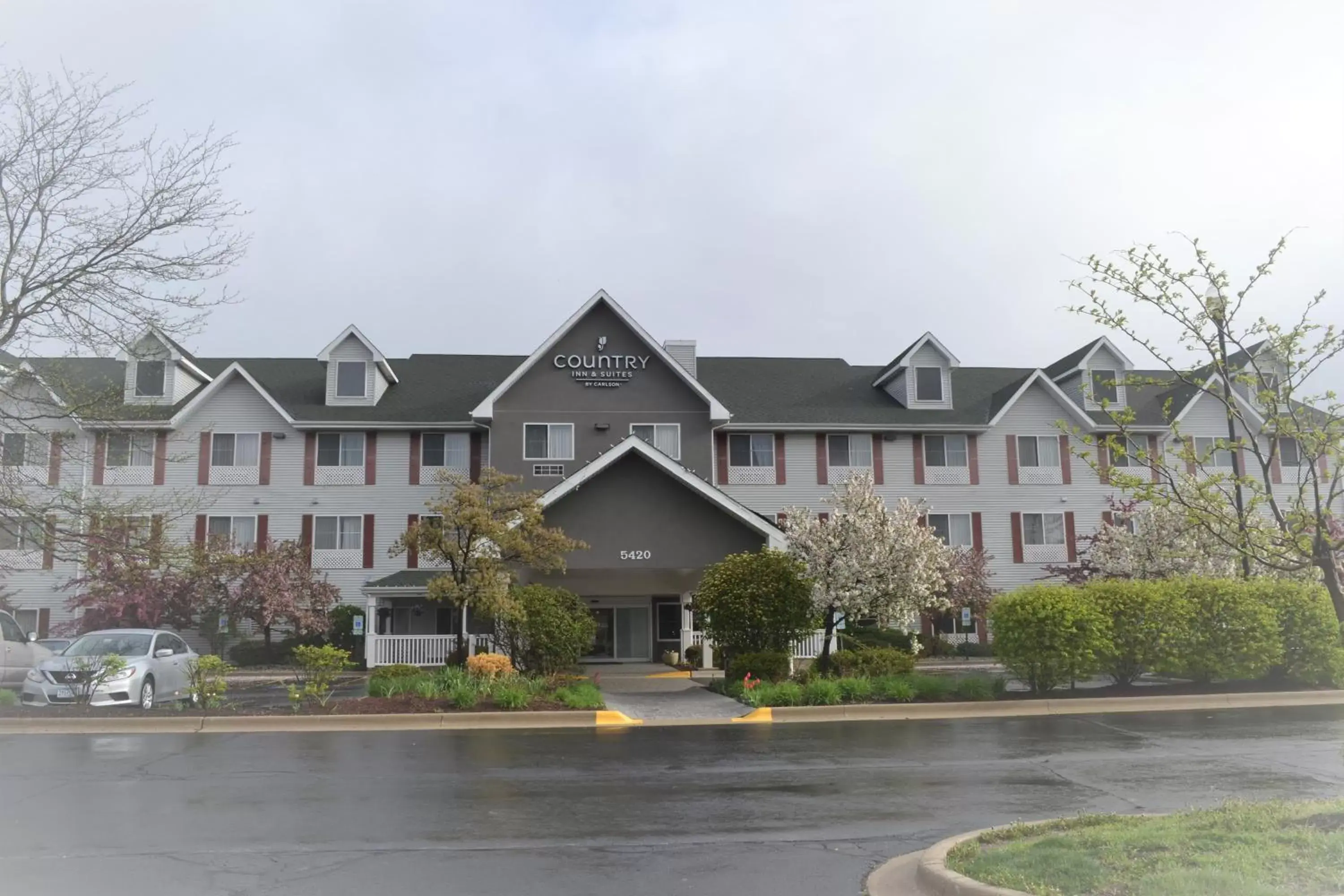 Property Building in Country Inn & Suites by Radisson, Gurnee, IL