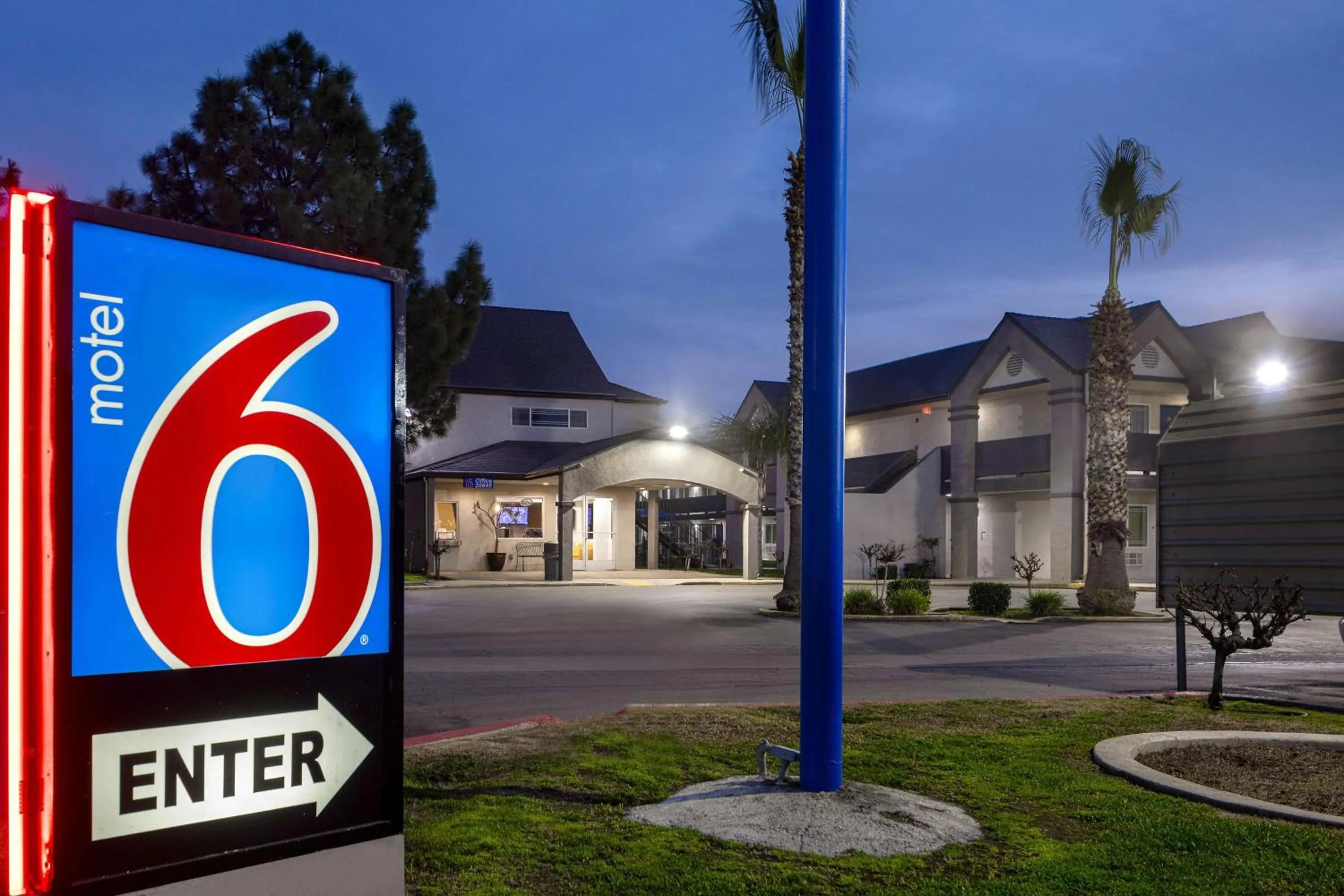 Property building in Motel 6-Buttonwillow, CA Central