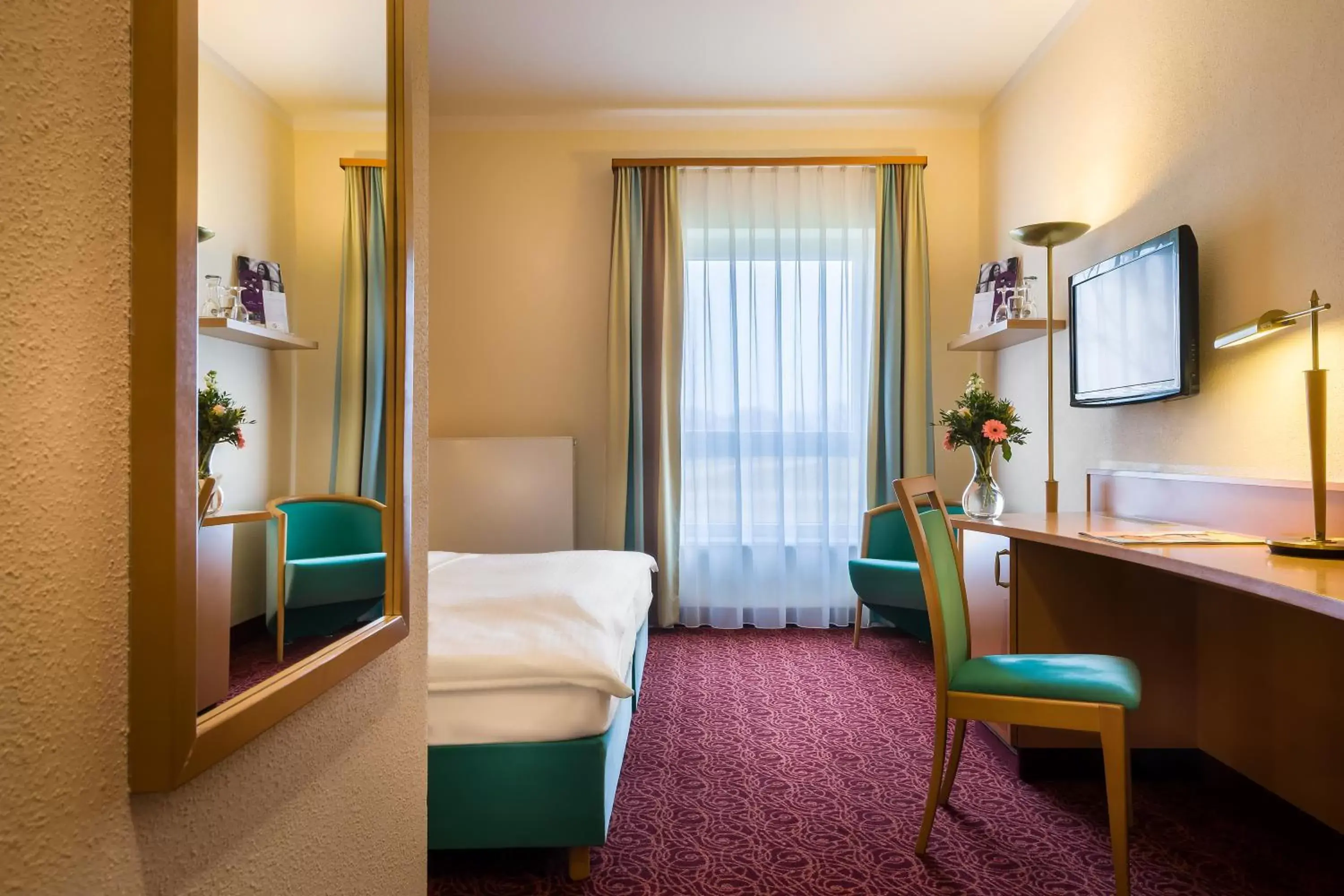Photo of the whole room, Bed in Mercure Hotel Ingolstadt