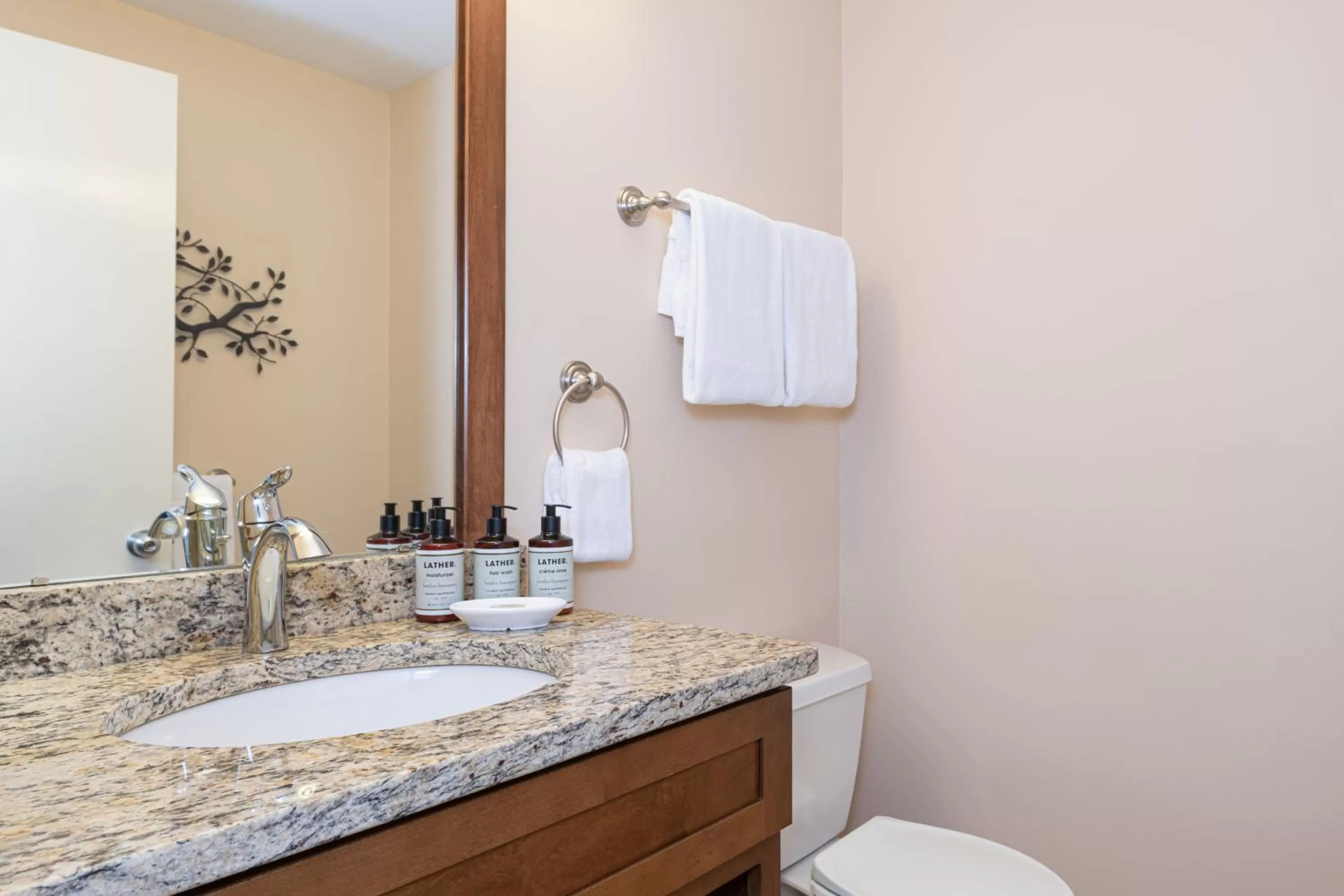 Photo of the whole room in Grand Summit Resort