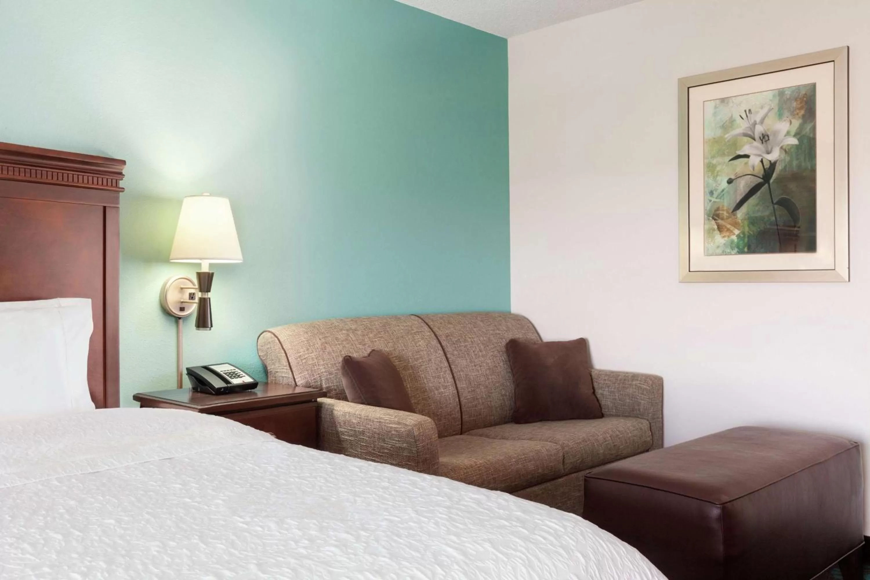 Living room, Seating Area in Hampton Inn Houston Northwest