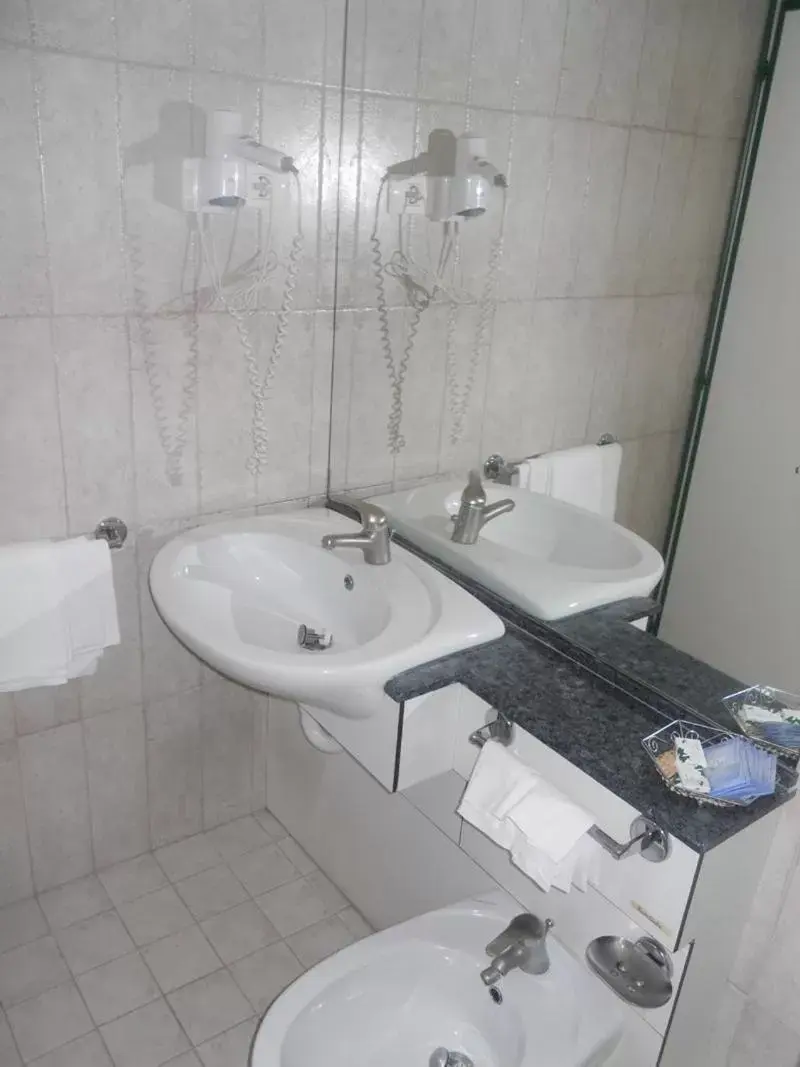 Bathroom in Hotel Traghetto