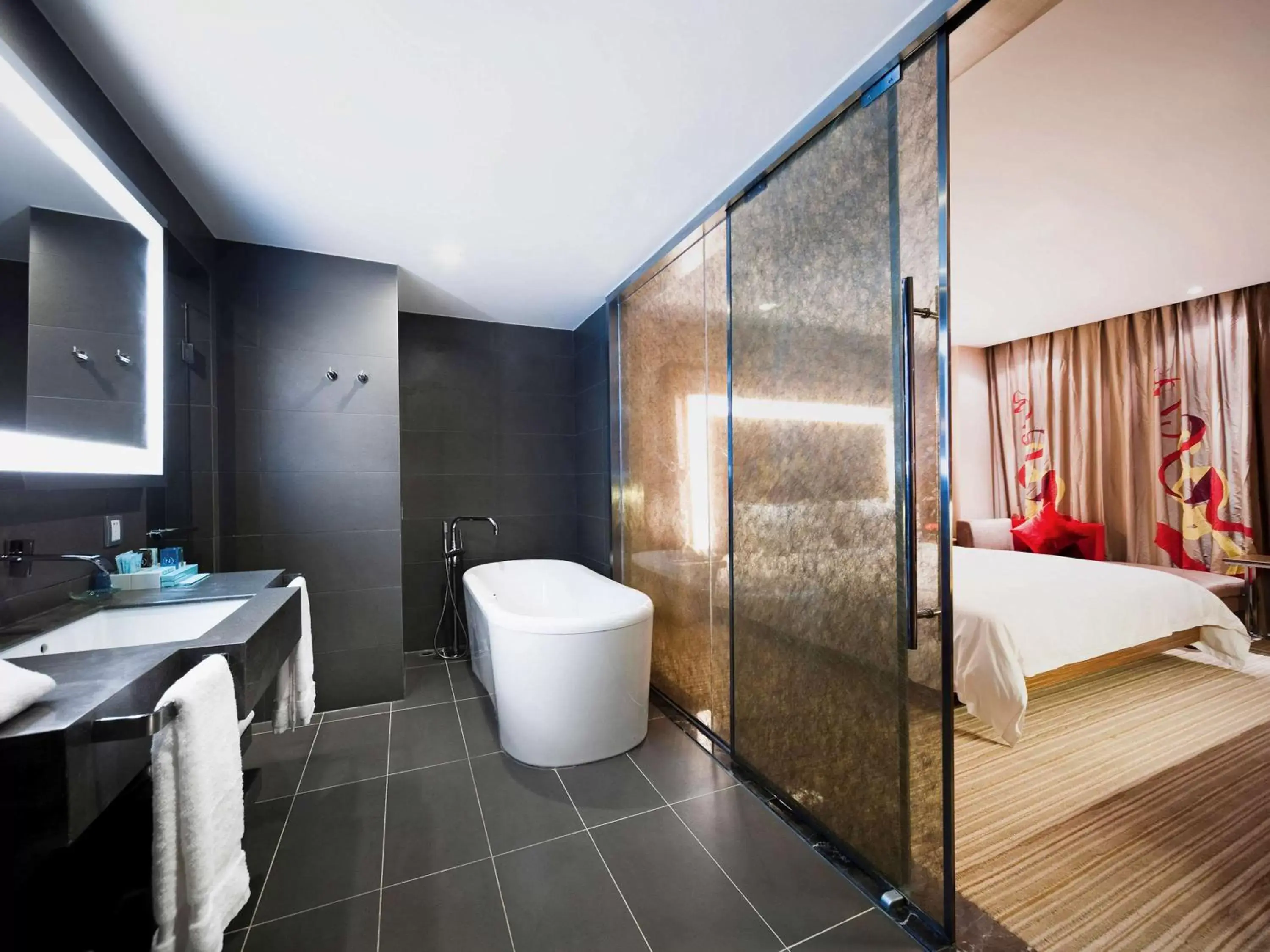 Photo of the whole room, Bathroom in Novotel Guiyang Downtown