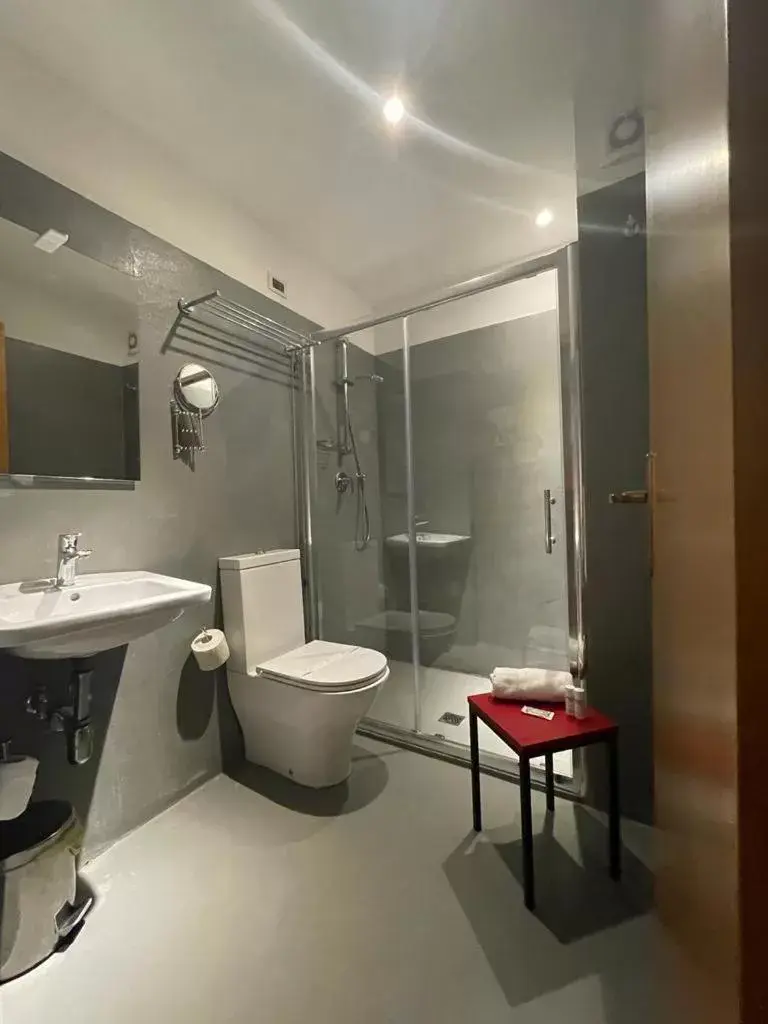 Bathroom in Wave Hotel