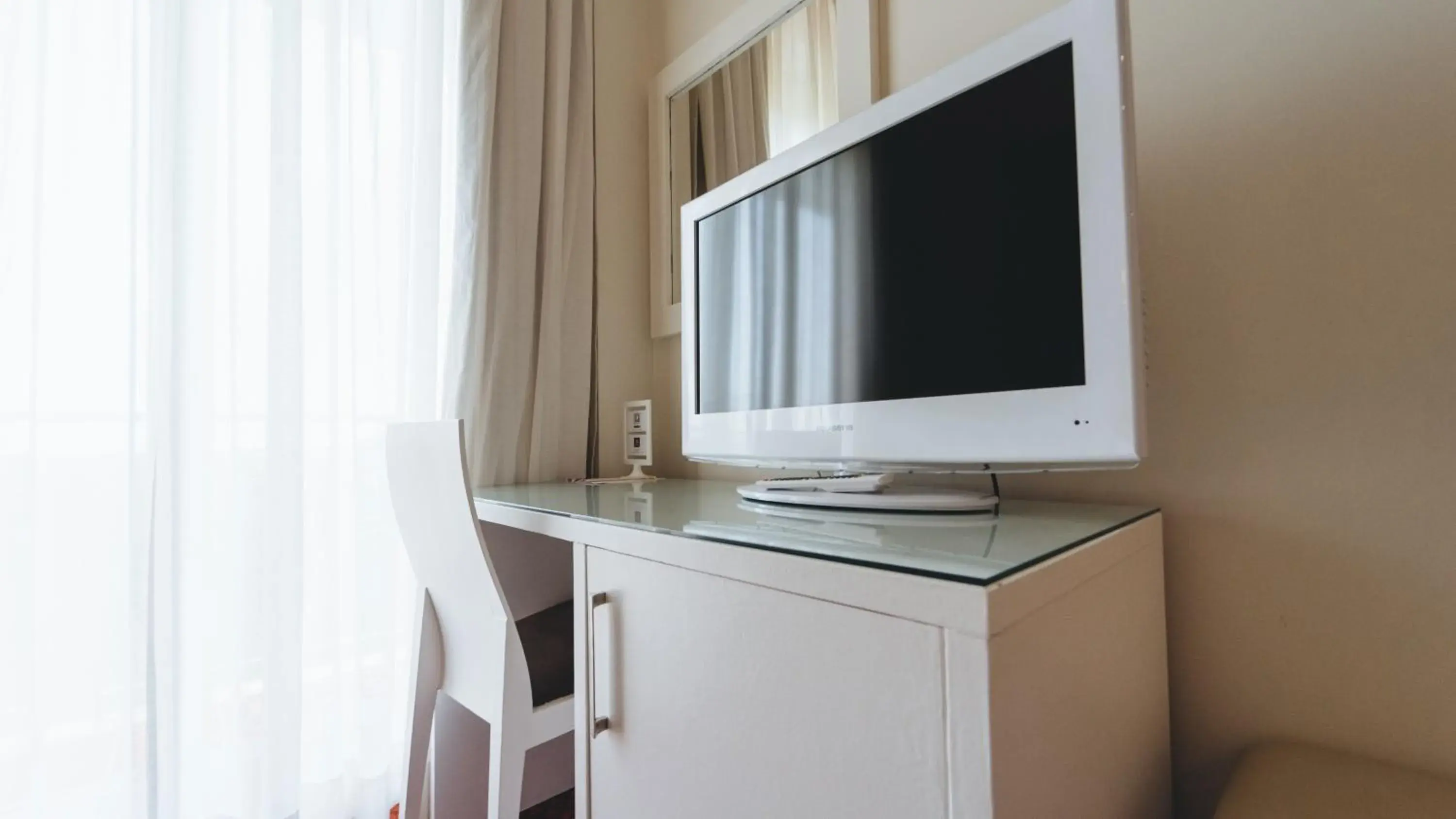 TV and multimedia, TV/Entertainment Center in Hotel Peregrina